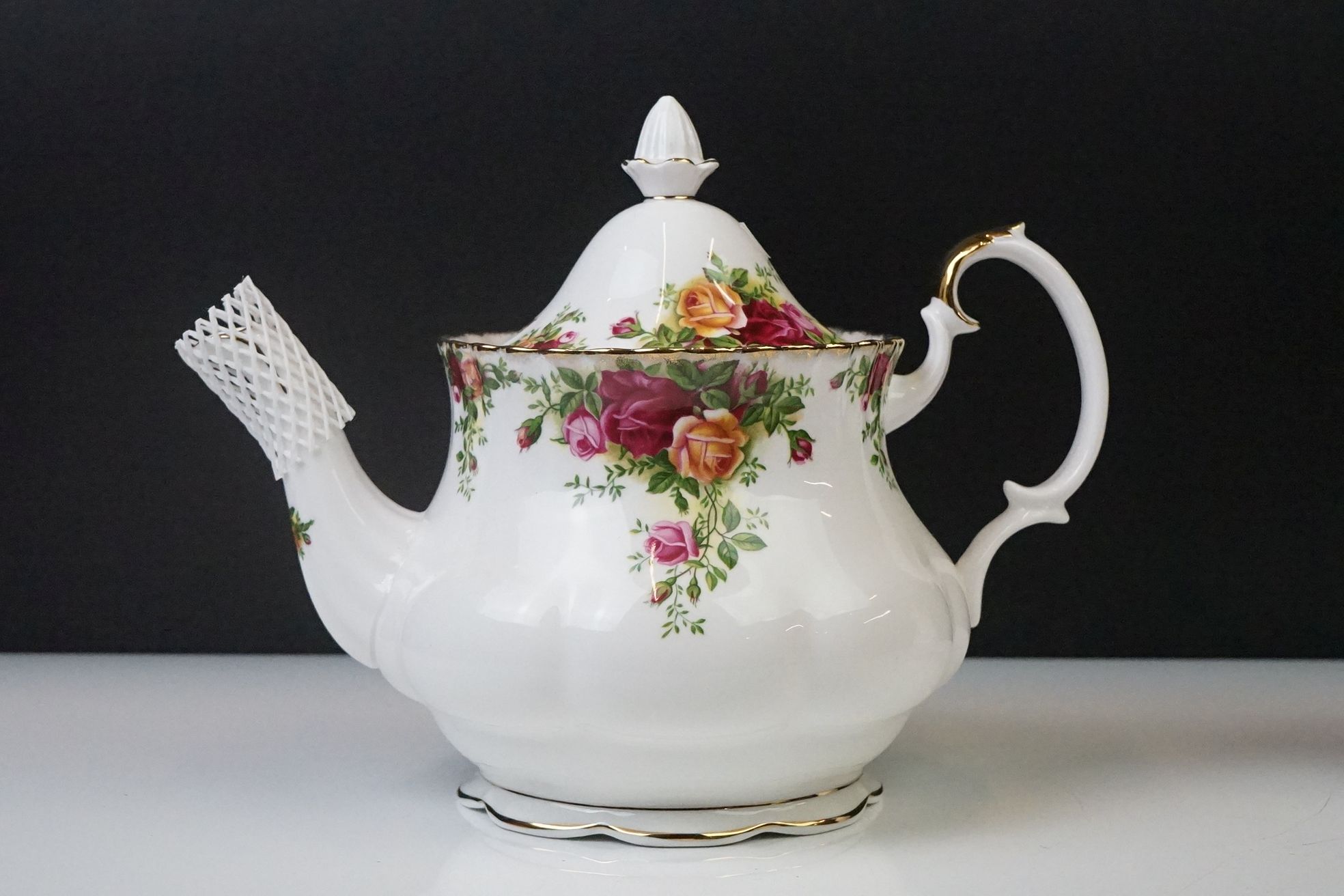 Royal Albert ' Old Country Roses ' pattern tea set for six, to include teapot & cover, 6 teacups, - Image 20 of 22