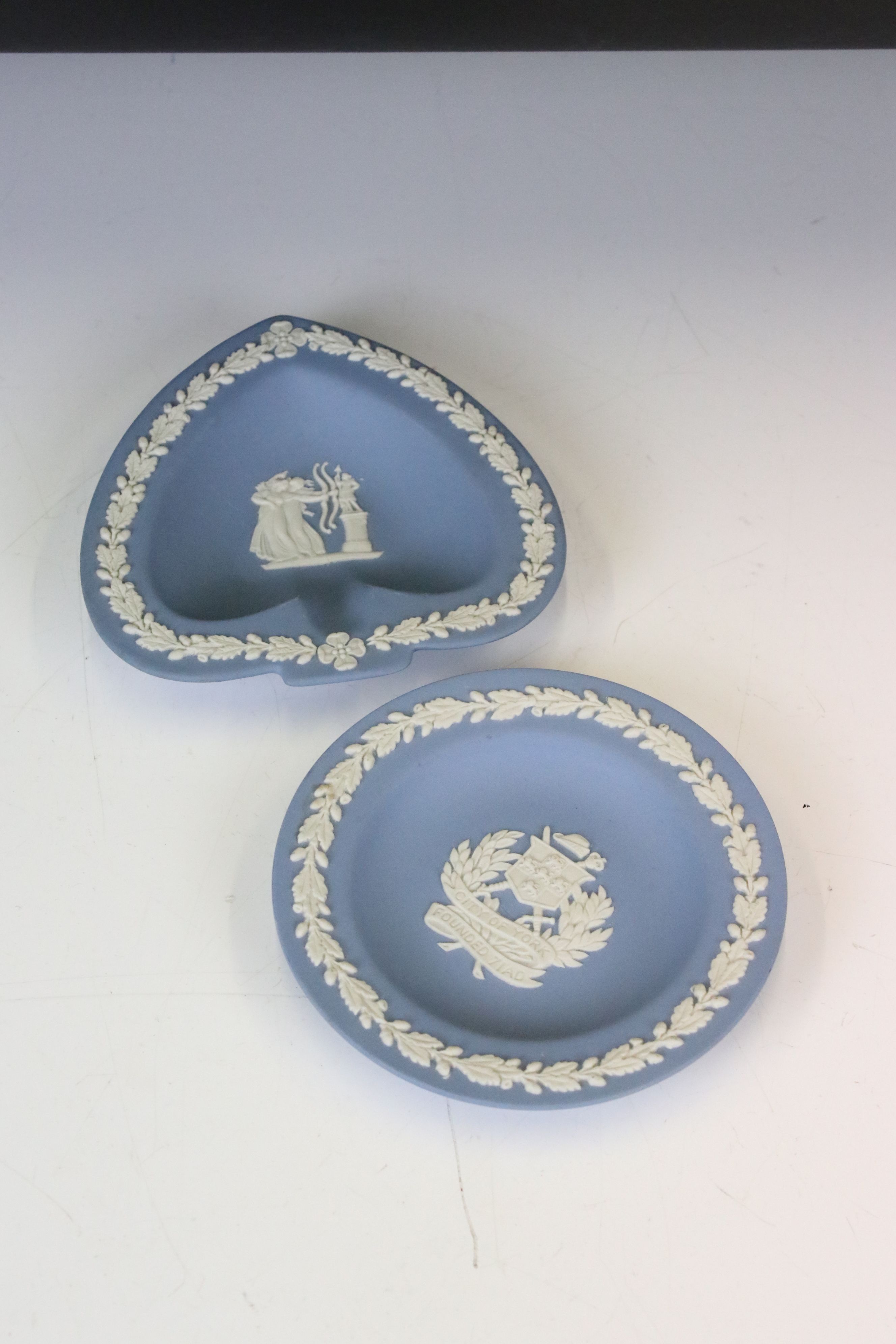 9 Boxed Wedgwood Jasperware ceramics to include 8 x Pale Blue examples (3652 Royal Wedding Loving - Image 4 of 6