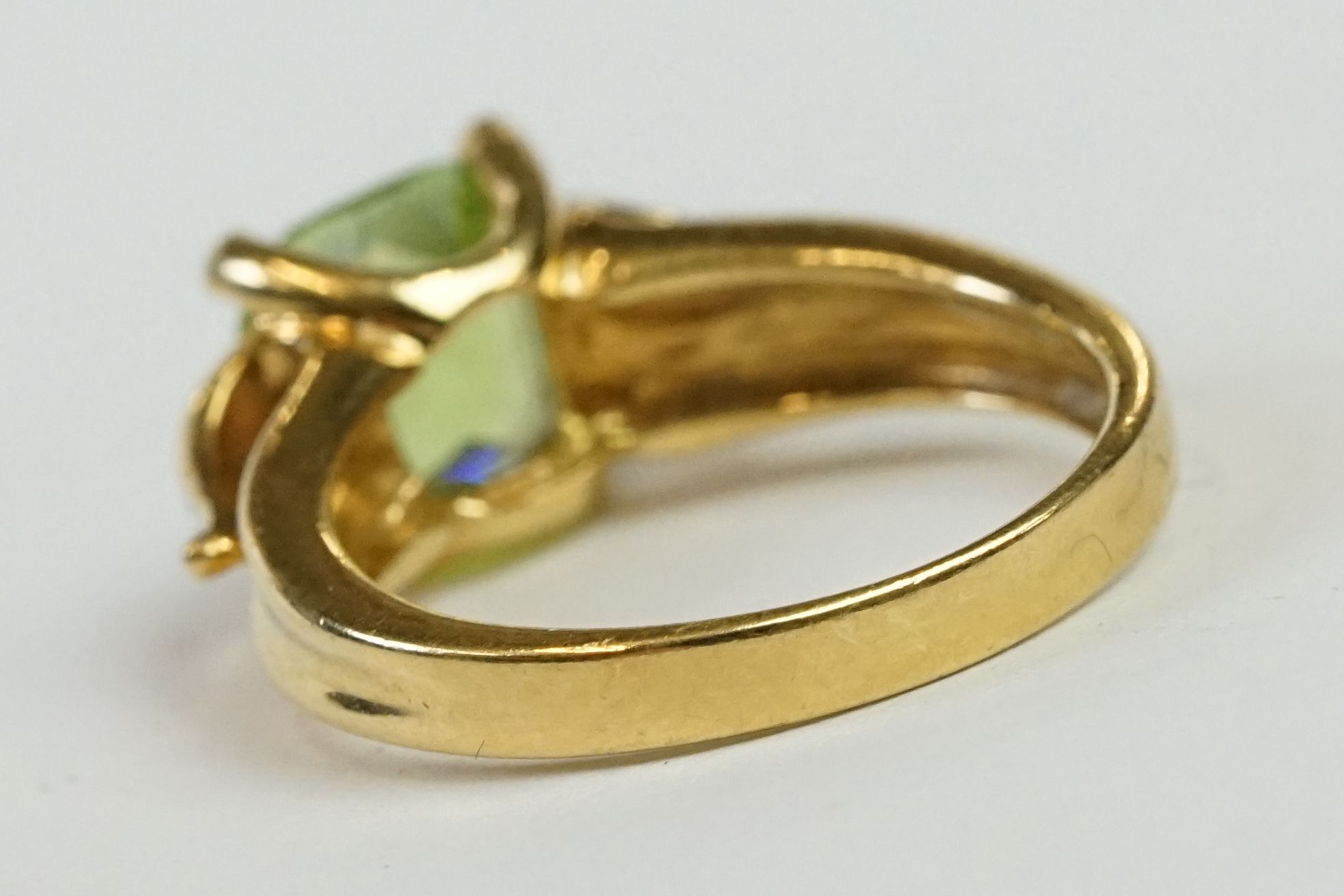 18ct Yellow Gold Peridot and Diamond Ring - Image 5 of 10