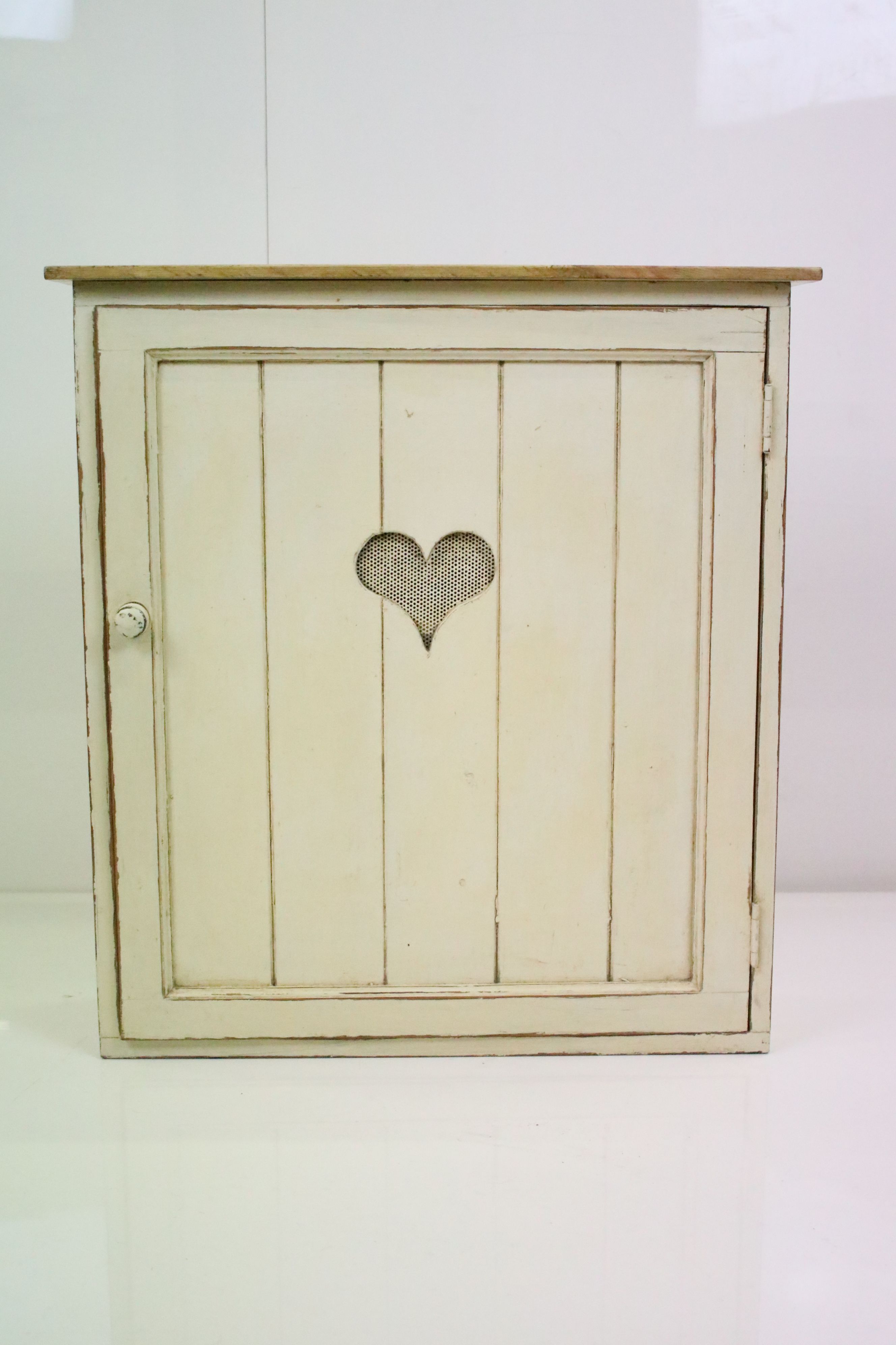 Painted Pine Wall Cupboard with pigeon hole interior, 57cm wide x 62cm high - Image 5 of 8