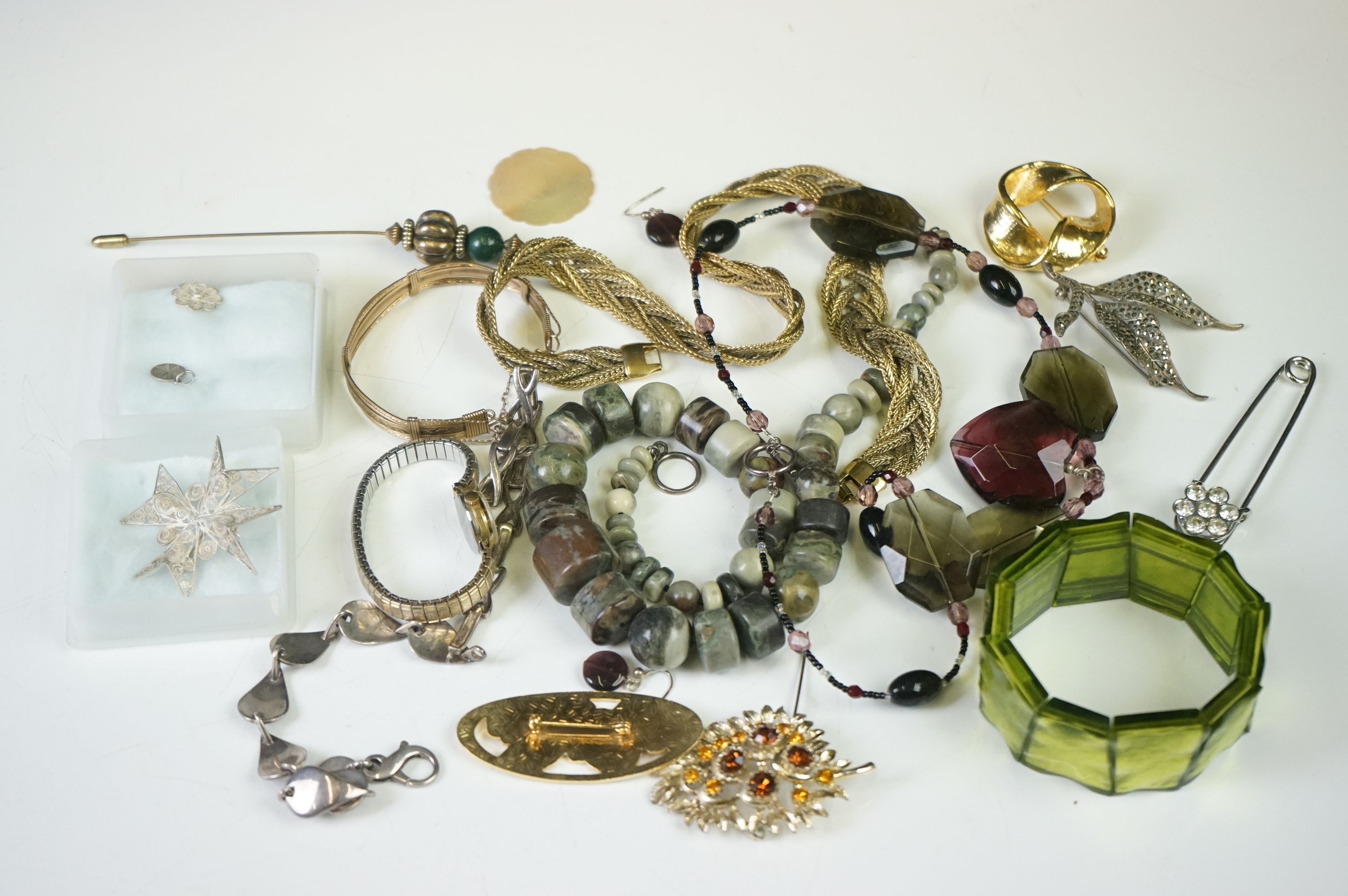 A small collection of mainly vintage costume jewellery to include silver examples.