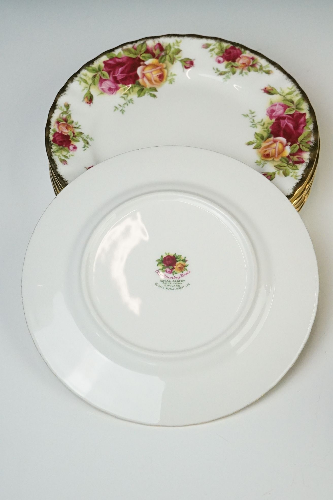 Royal Albert ' Old Country Roses ' pattern tea set for six, to include teapot & cover, 6 teacups, - Image 13 of 22