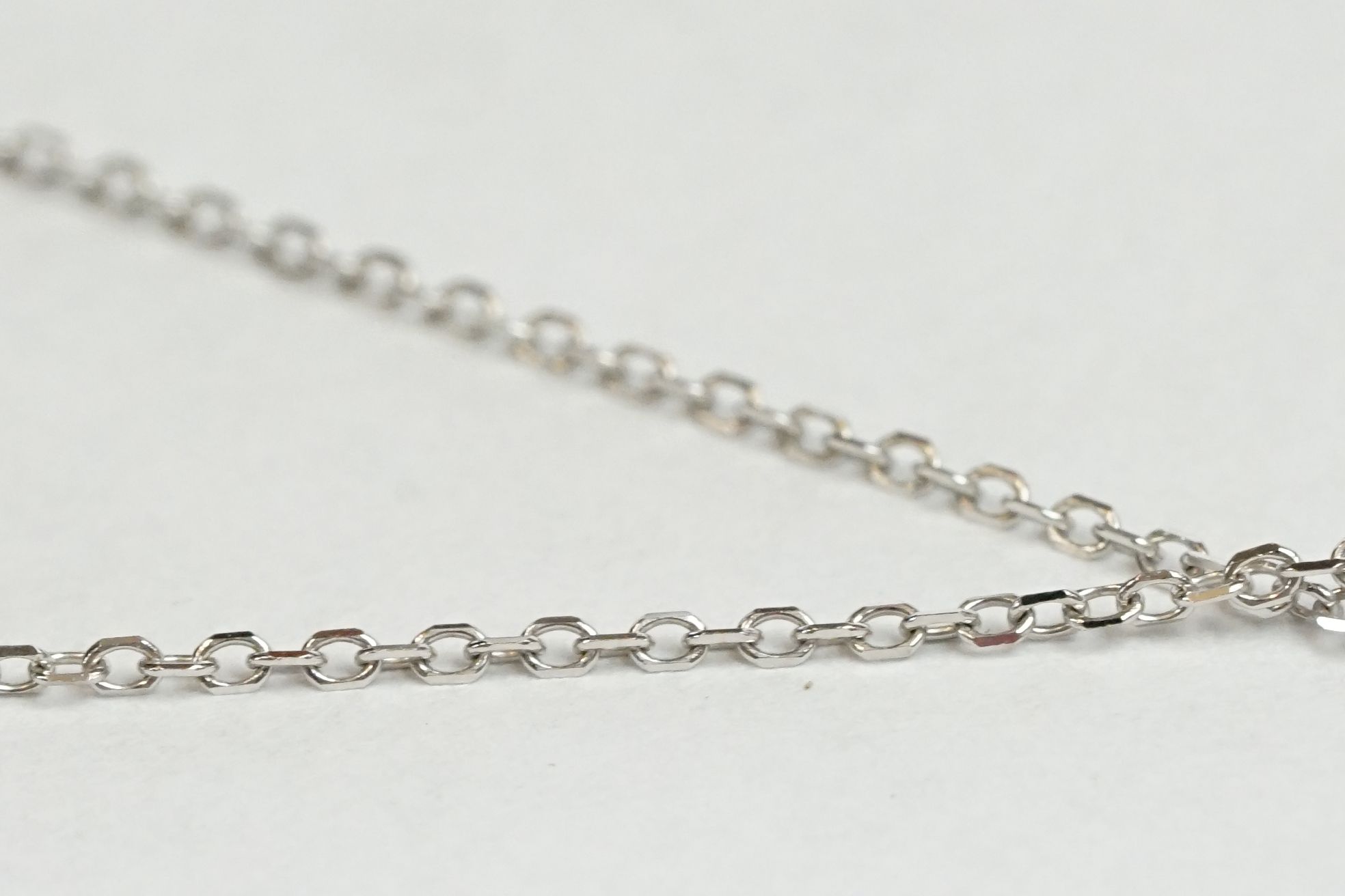 18ct White Gold Diamond Pendant of 25 points approx. total on gold chain - Image 8 of 11