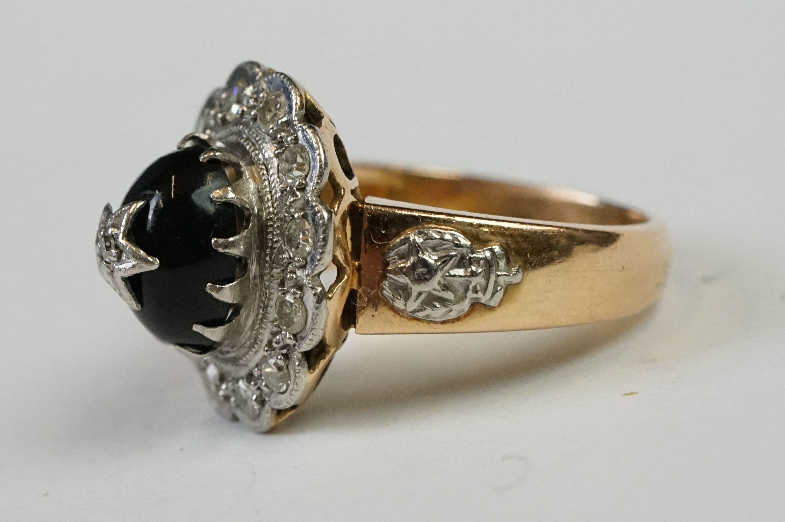18ct Yellow Gold Sapphire and Diamond Ring - Image 2 of 10