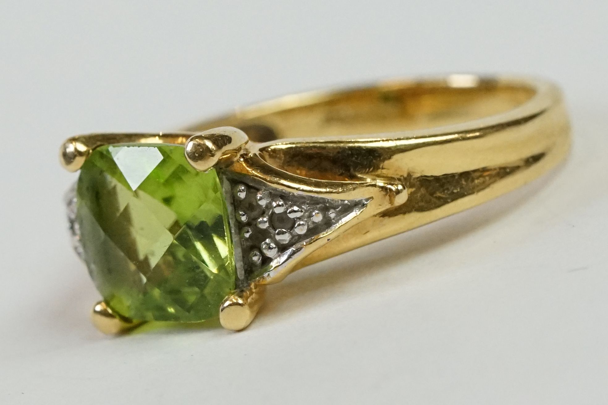 18ct Yellow Gold Peridot and Diamond Ring - Image 3 of 10