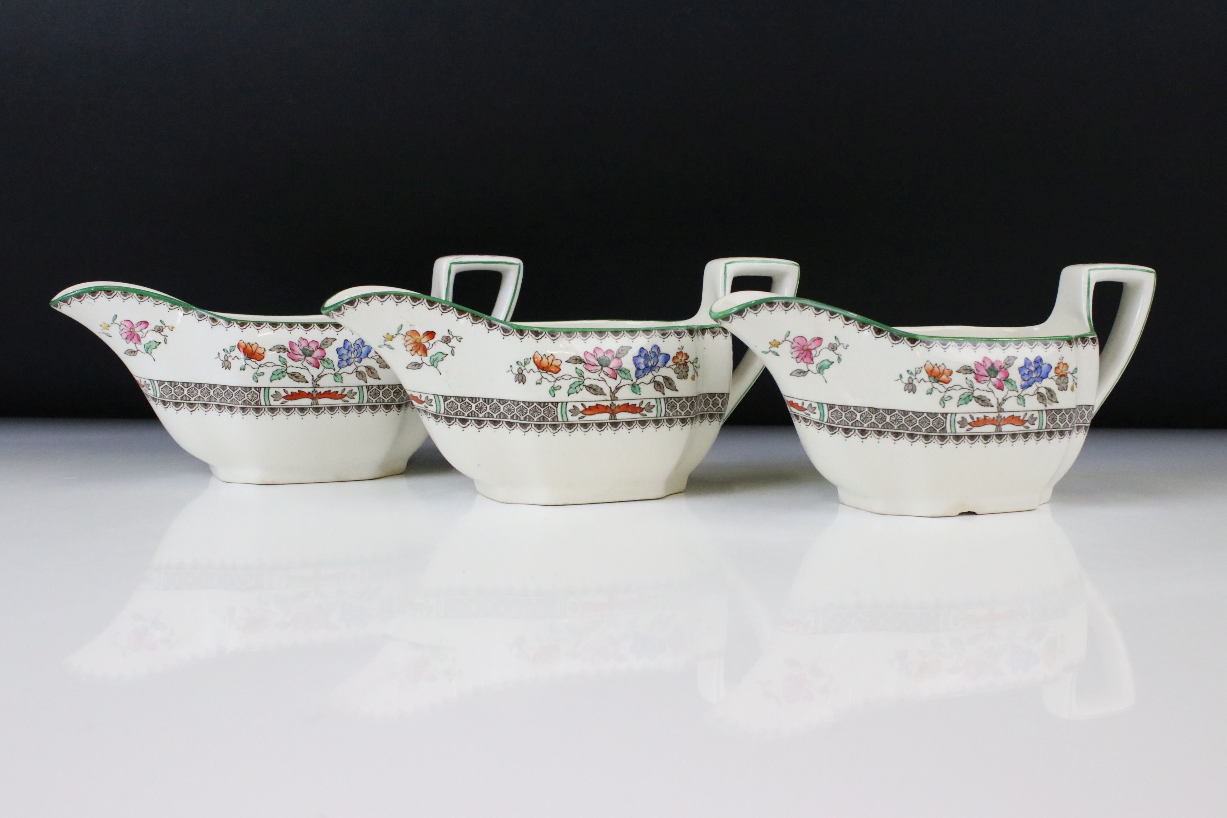 Copeland Spode ' Chinese Rose ' pattern dinner ware to include 12 x soup bowls & saucers, 2 x - Image 9 of 16