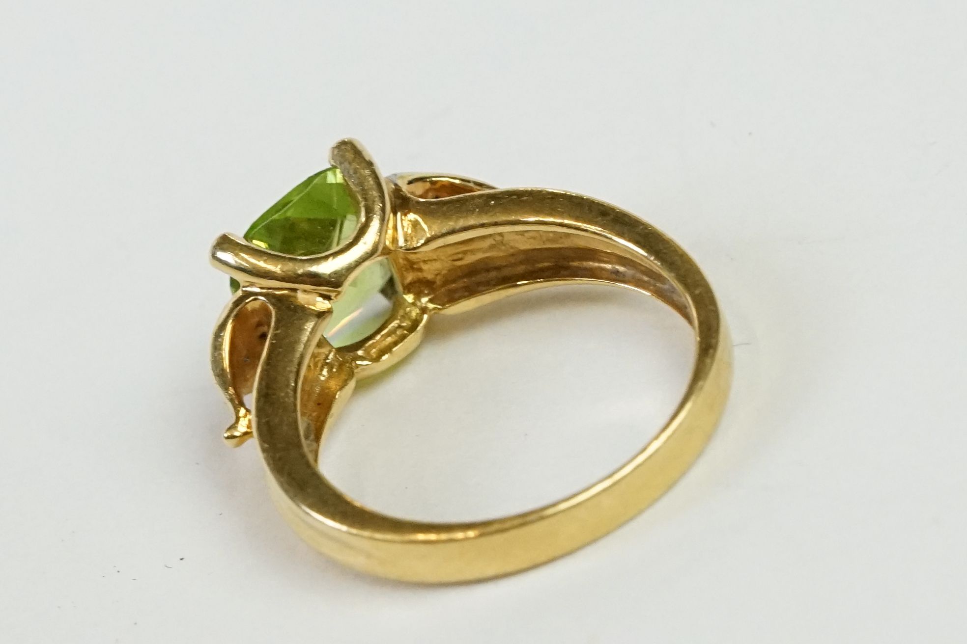 18ct Yellow Gold Peridot and Diamond Ring - Image 6 of 10