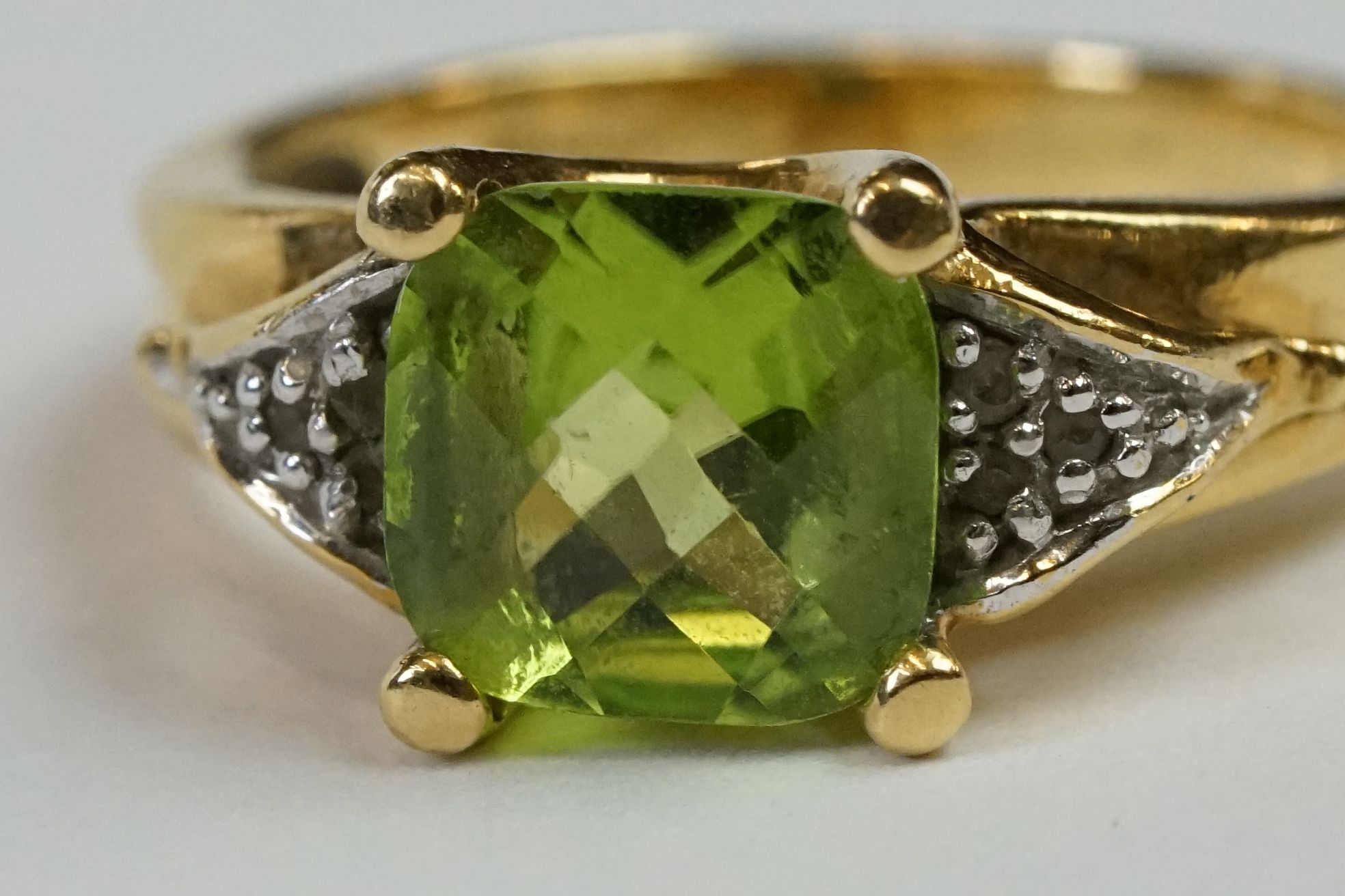 18ct Yellow Gold Peridot and Diamond Ring - Image 10 of 10