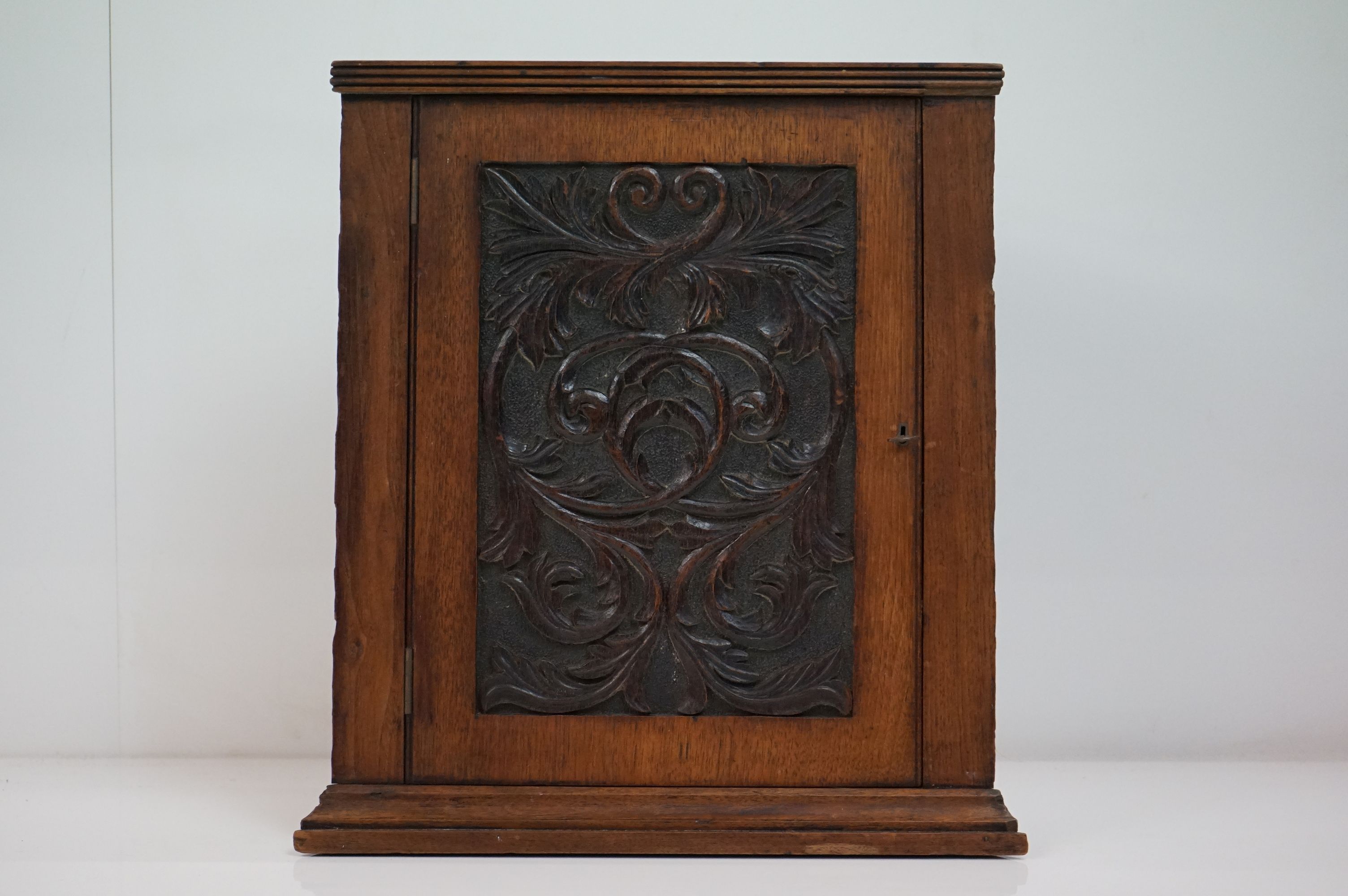 Late 19th / Early 20th century Small Oak Hanging Corner Cupboard, the single panel door carved