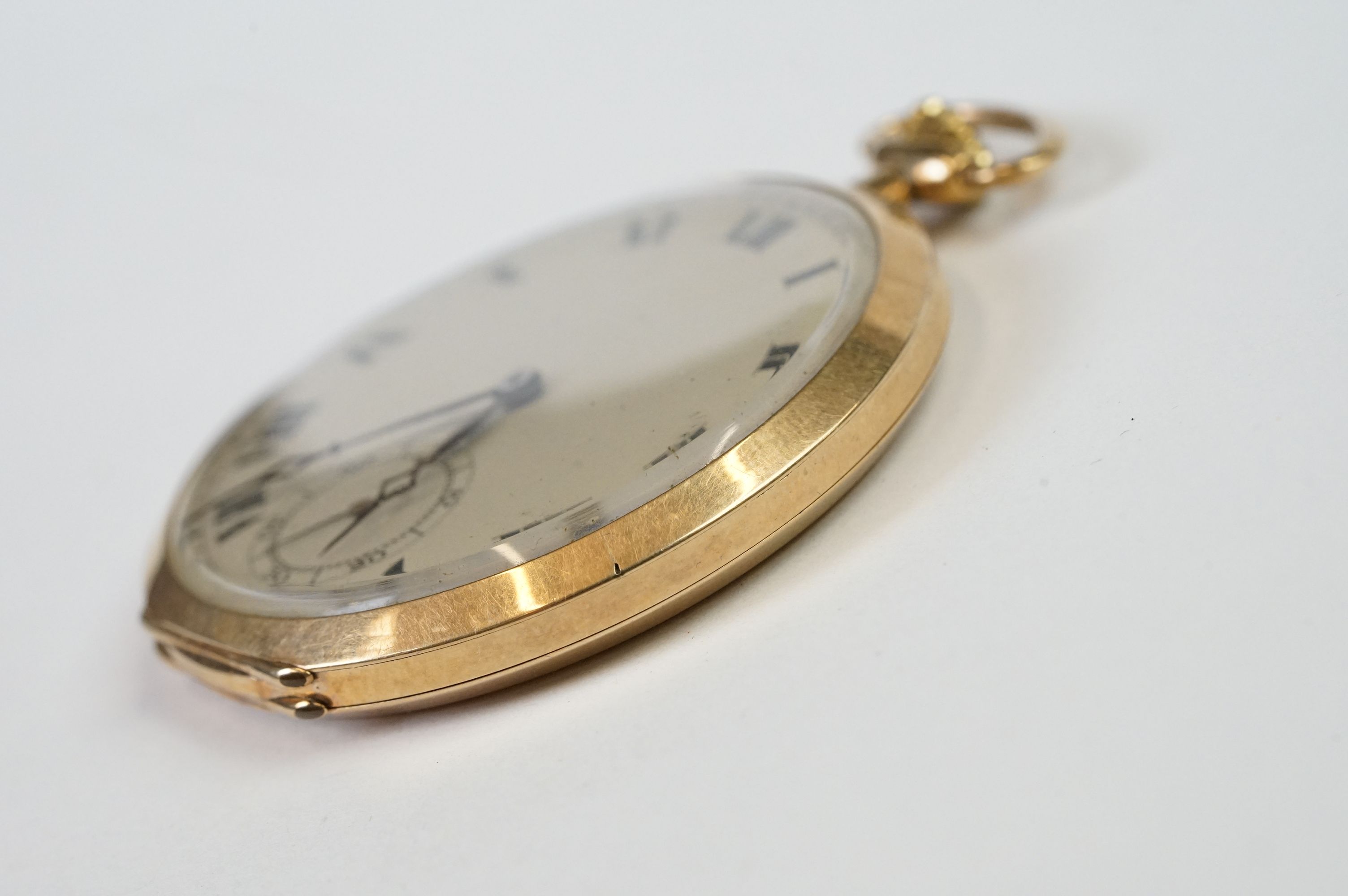 A fully hallmarked 9ct gold cased top winding pocket watch. - Image 4 of 10