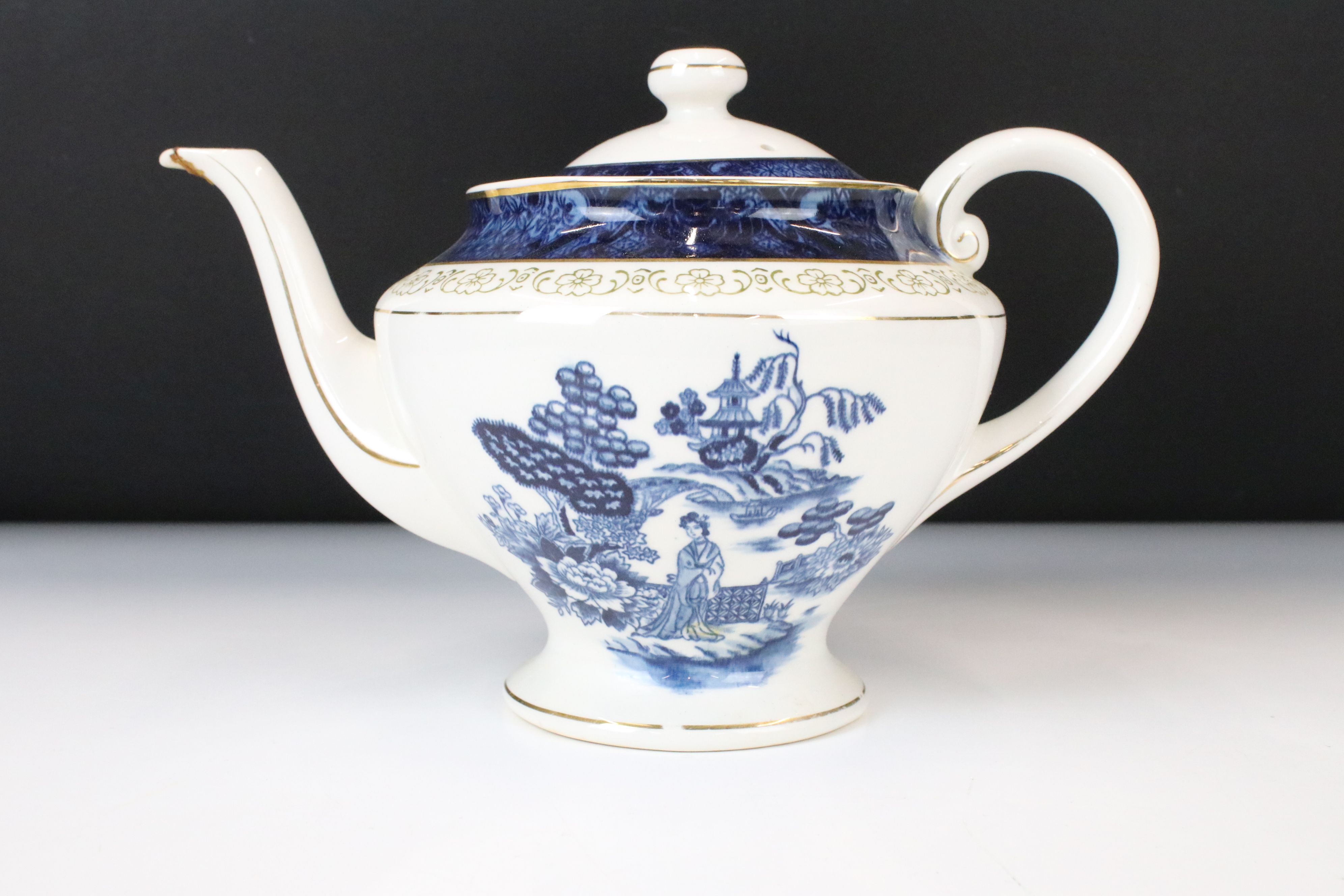 Foley ' Broadway ' pattern tea ware to include 8 teacups & saucers, 5 tea plates, milk jug and sugar - Image 11 of 25