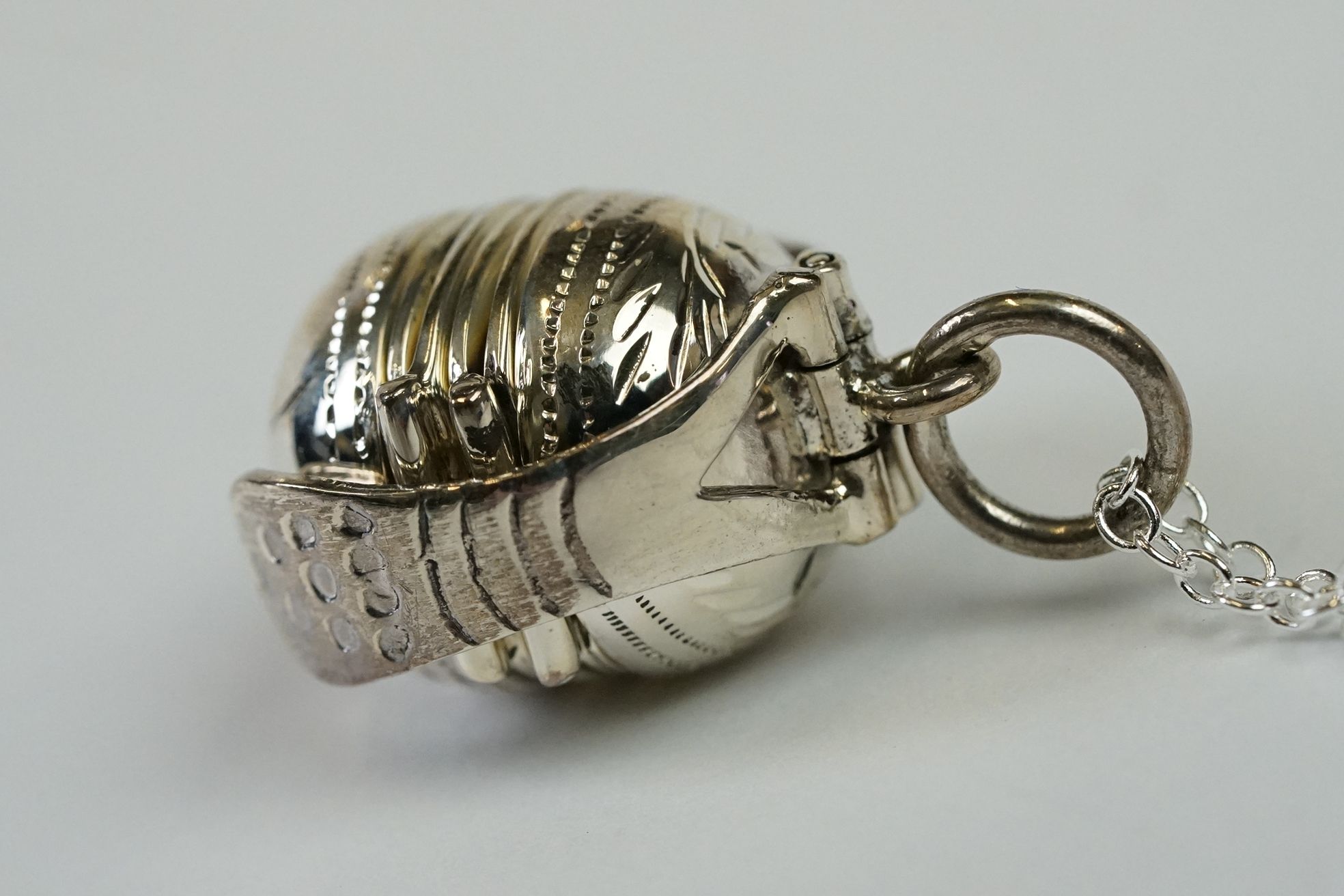 Silver Ball shaped Photo Locket on silver chain - Image 2 of 10