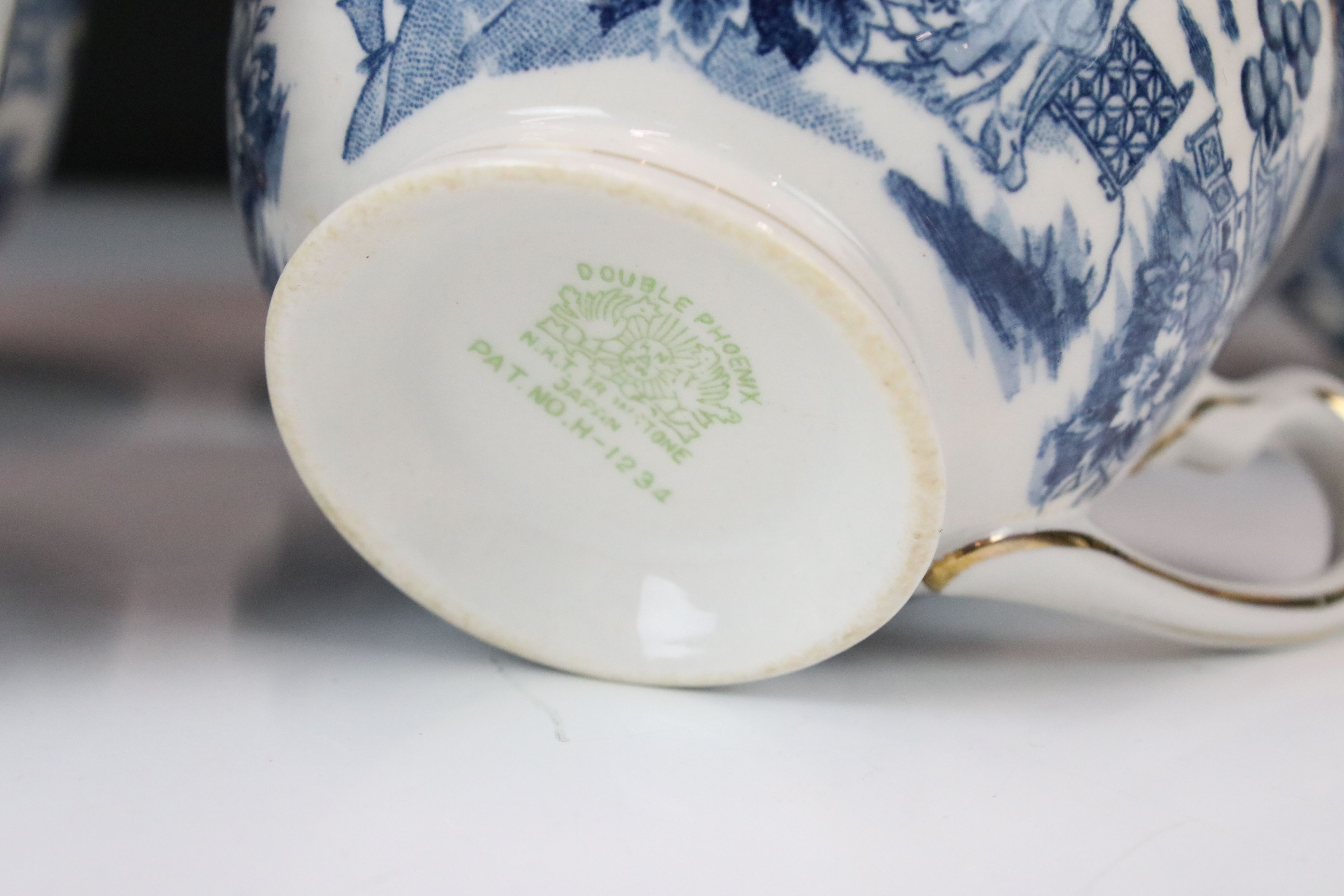 Foley ' Broadway ' pattern tea ware to include 8 teacups & saucers, 5 tea plates, milk jug and sugar - Image 18 of 25