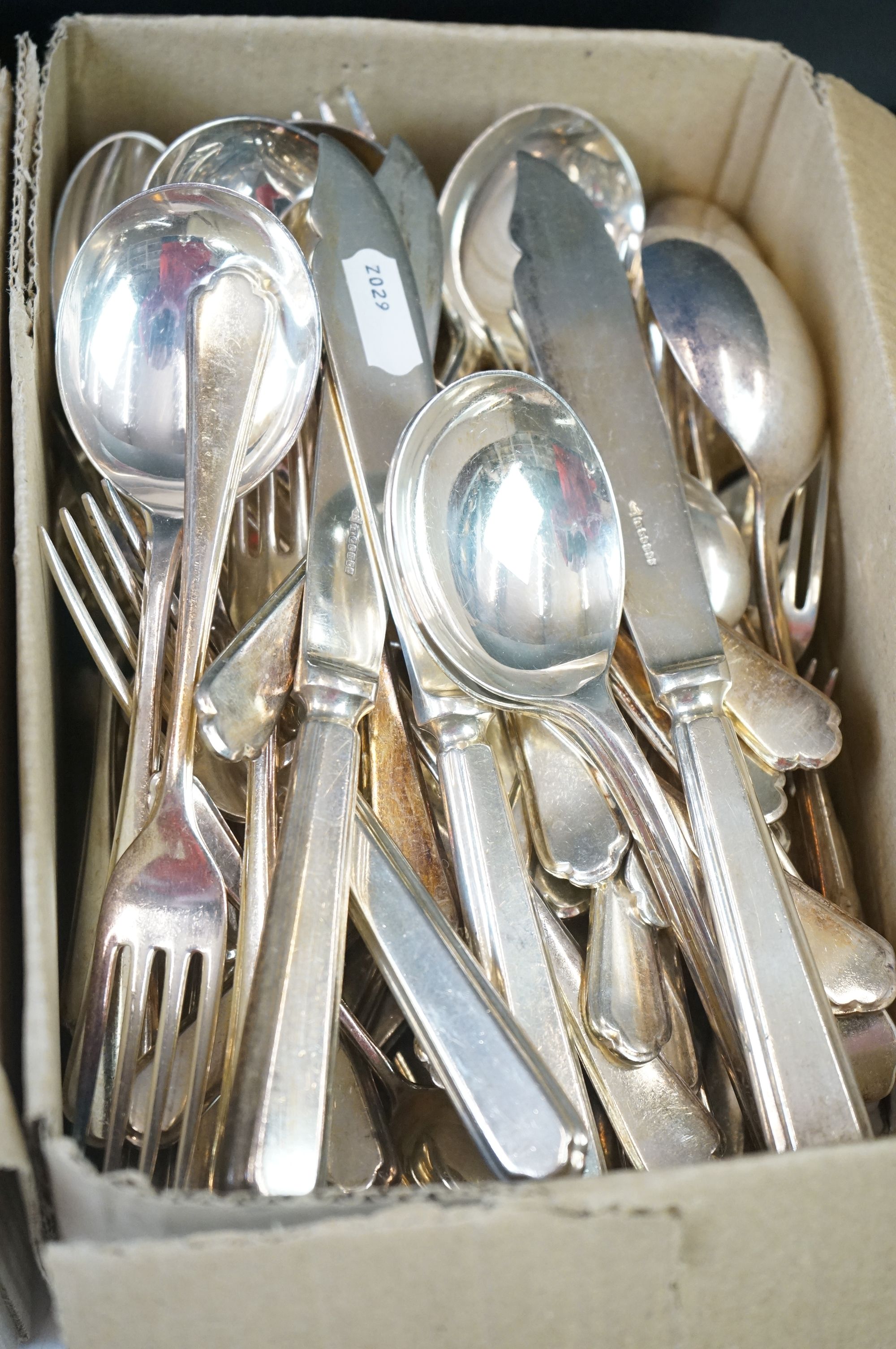 A large collection of mixed silver plated cutlery / flatware together with silver plated dishes - Image 15 of 16