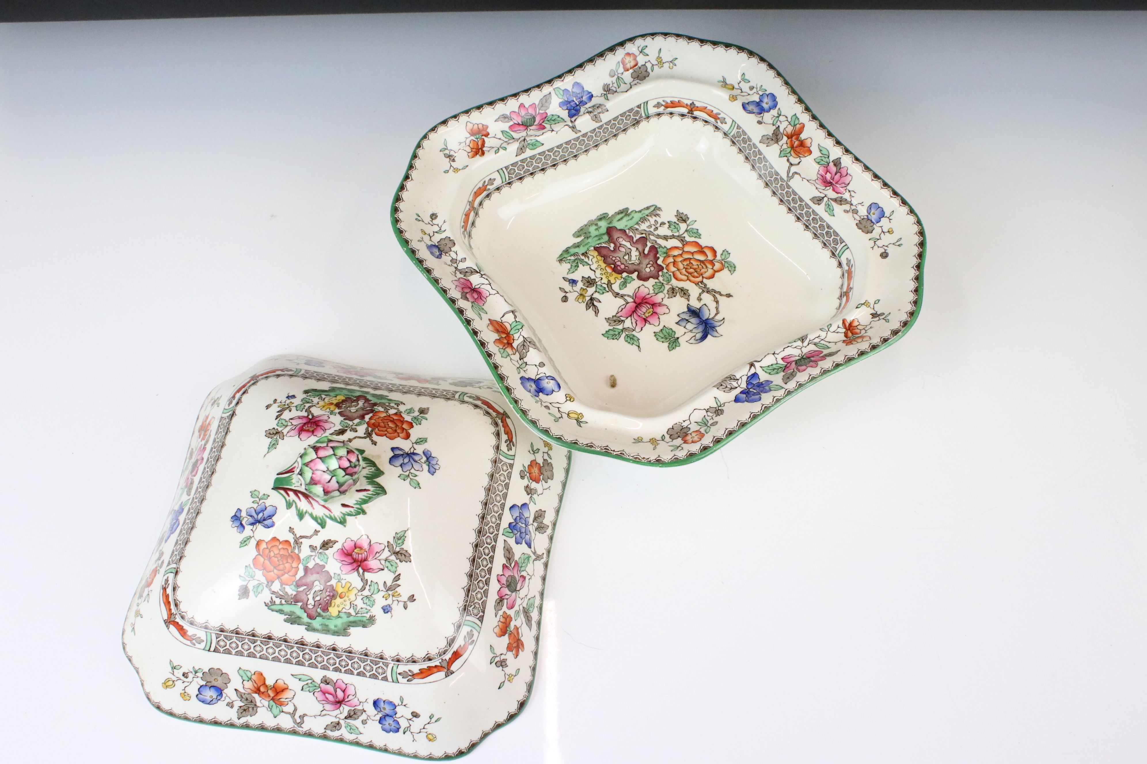 Copeland Spode ' Chinese Rose ' pattern dinner ware to include 12 x soup bowls & saucers, 2 x - Image 6 of 16