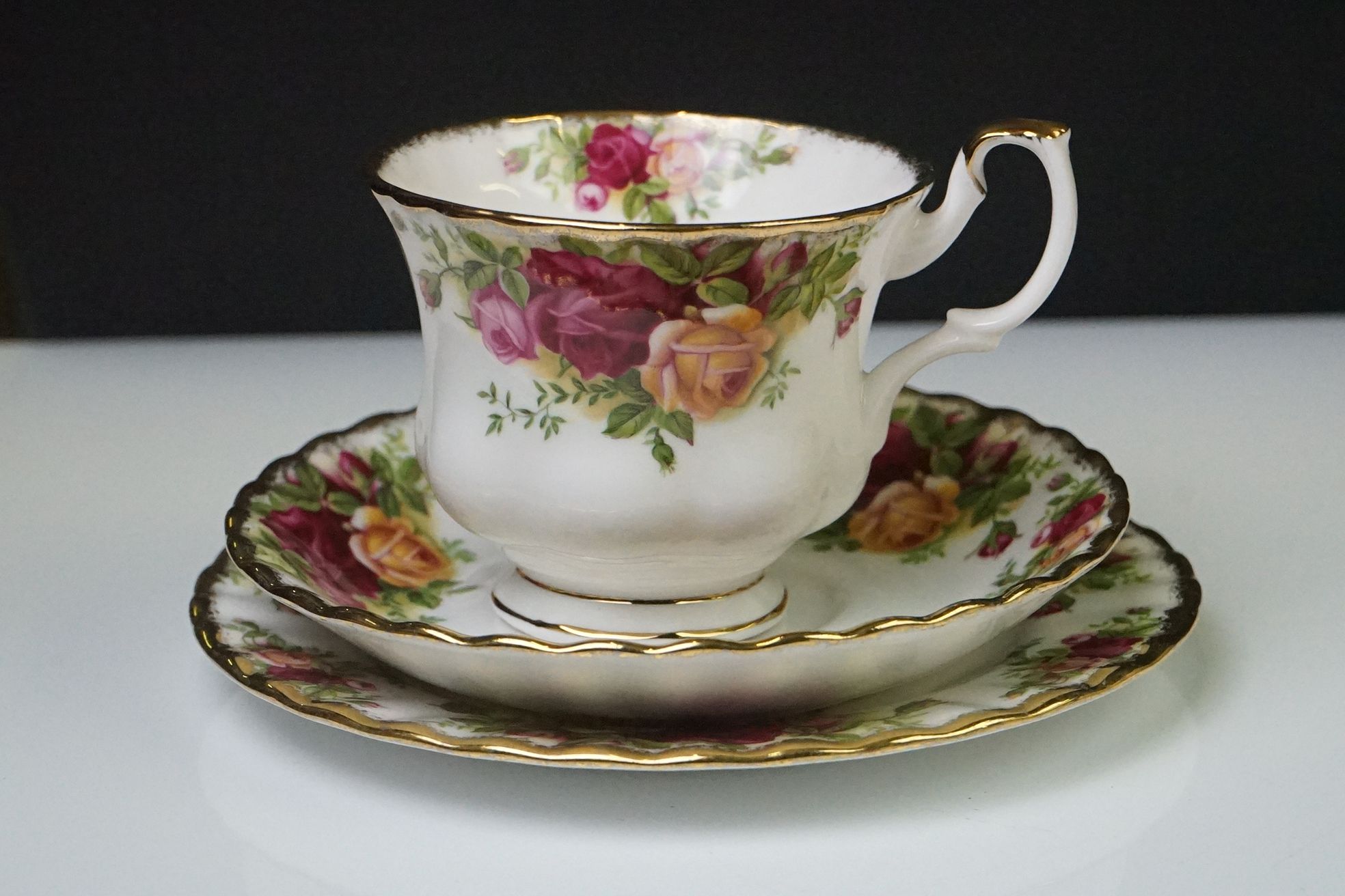 Royal Albert ' Old Country Roses ' pattern tea set for six, to include teapot & cover, 6 teacups, - Image 15 of 22