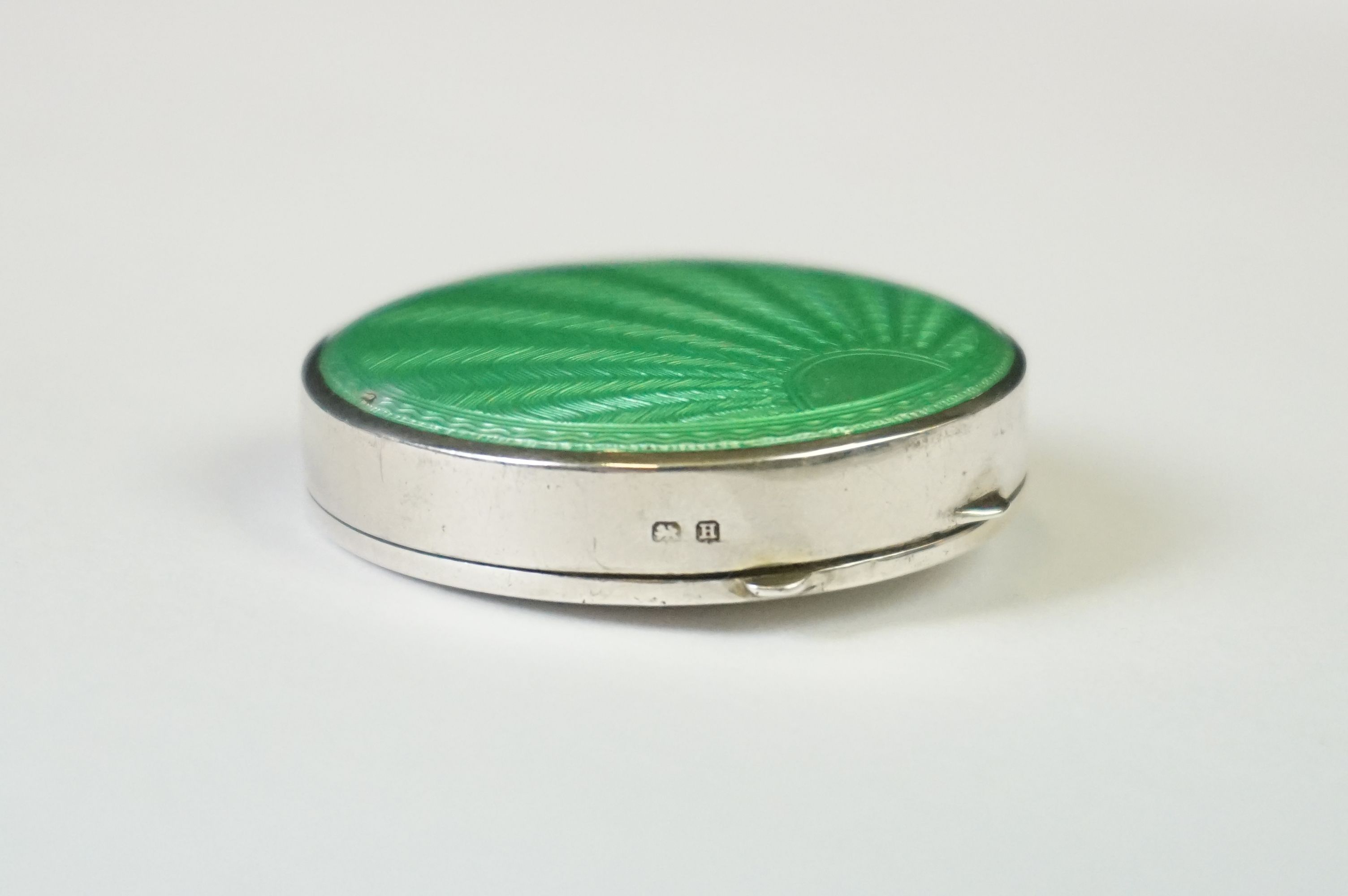 A fully hallmarked sterling silver and enamel Art Deco powder compact with green guilloche - Image 9 of 12