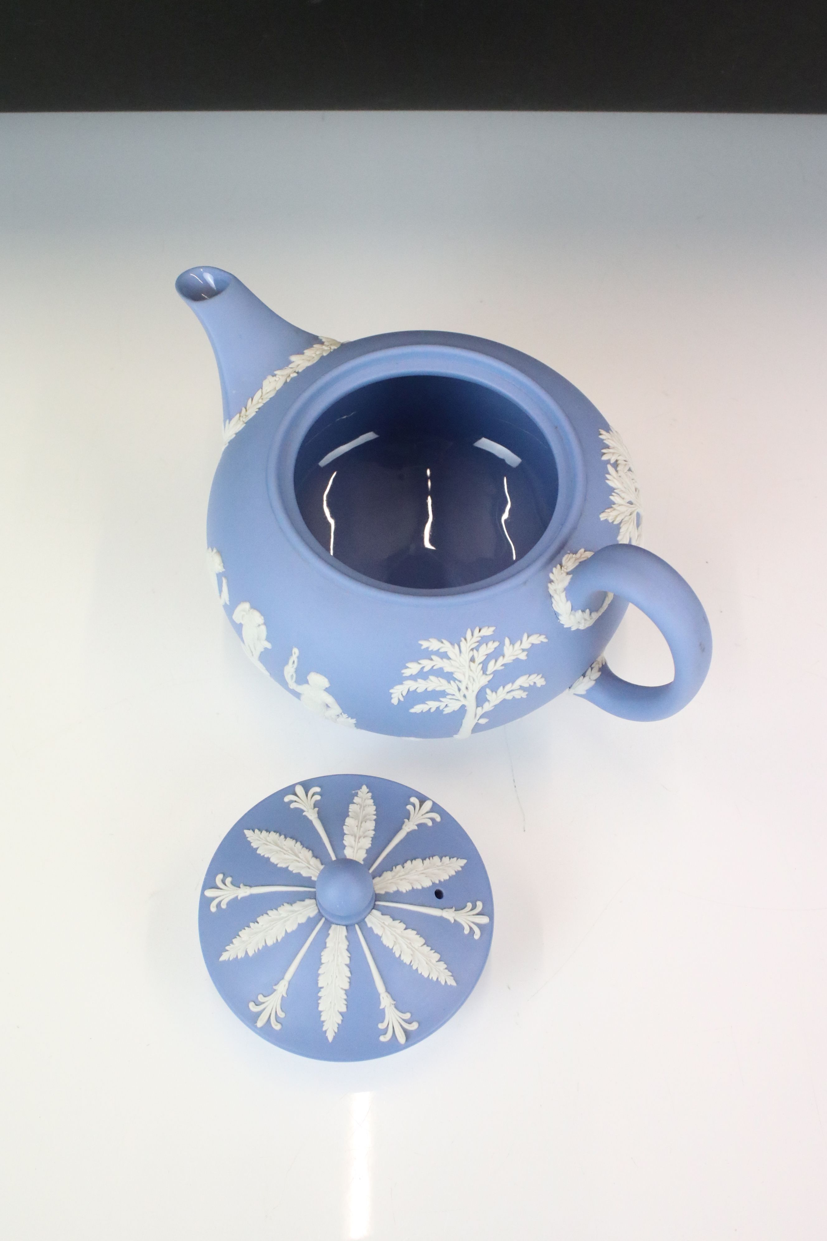 Wedgwood Jasperware Pale Blue Tea Service for 6 to include 2 x teapots & covers, 6 teacups & - Image 5 of 12