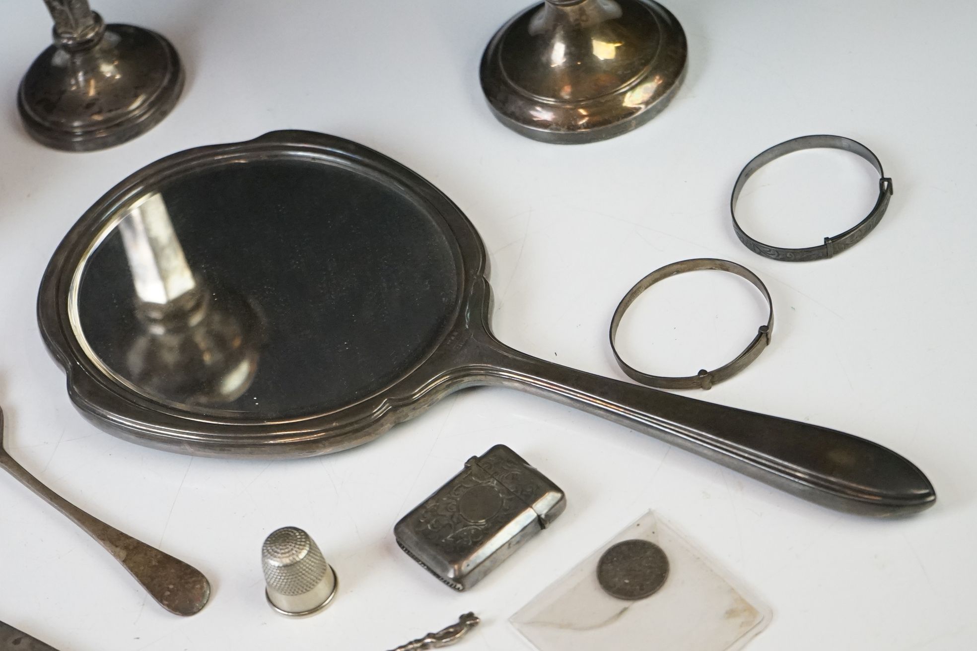 A collection of mainly fully hallmarked sterling silver to include sugar shaker, hand mirror, tazza, - Image 6 of 12