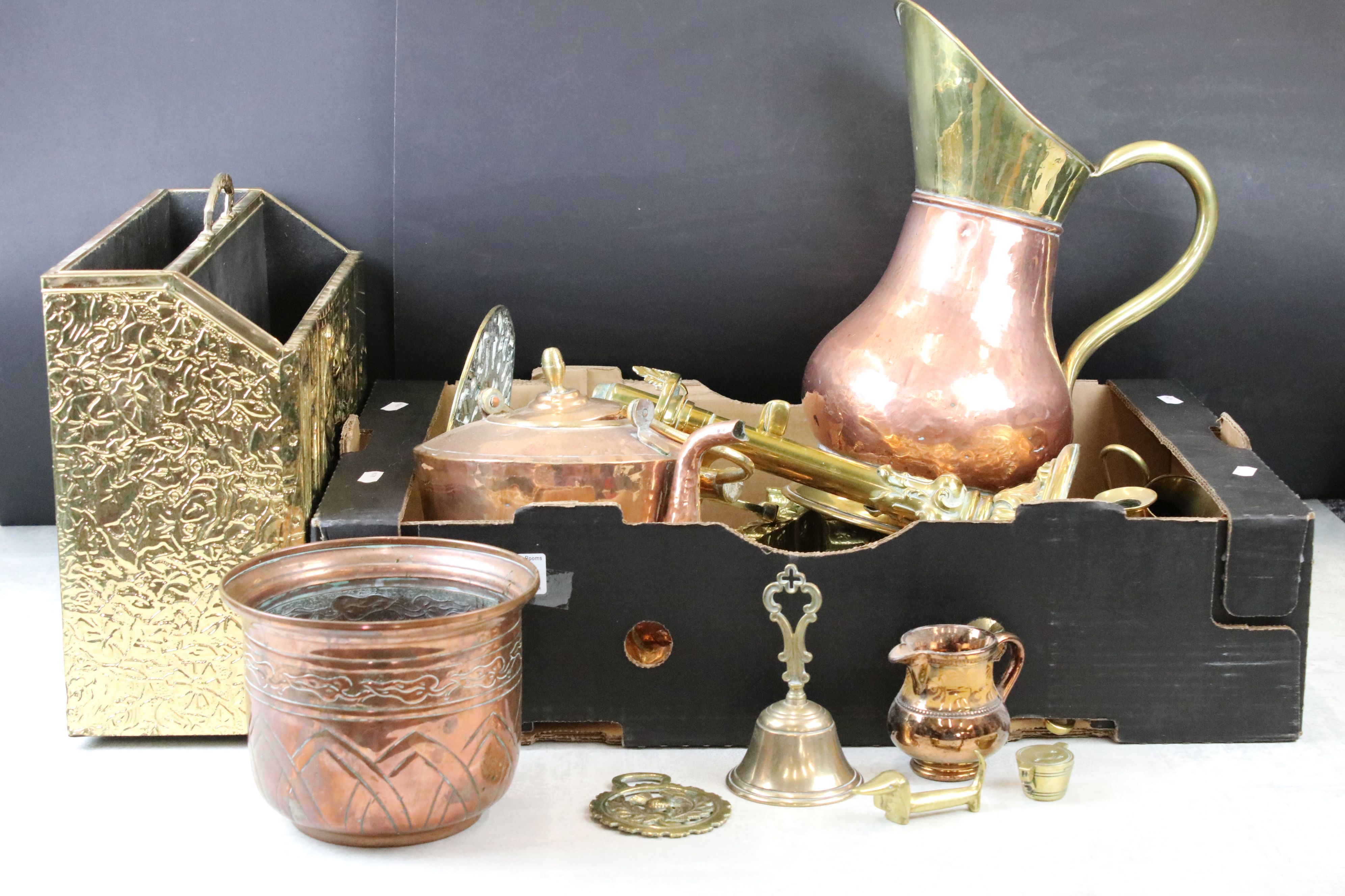 A collection of mixed brass and copper ware to include Jugs, Kettle, Magazine rack,