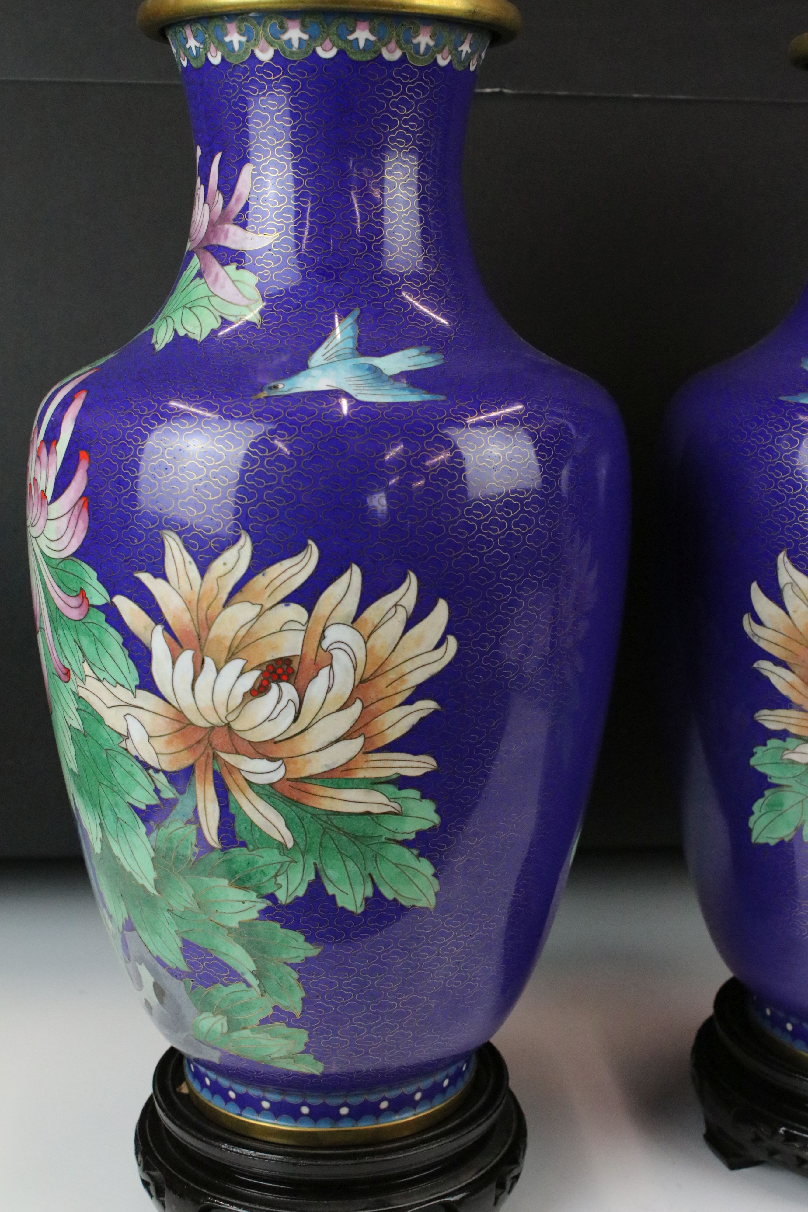 Pair of Chinese Cloisonne Baluster Vases decorated with birds and flowers on a blue ground, Jingfa - Image 5 of 6