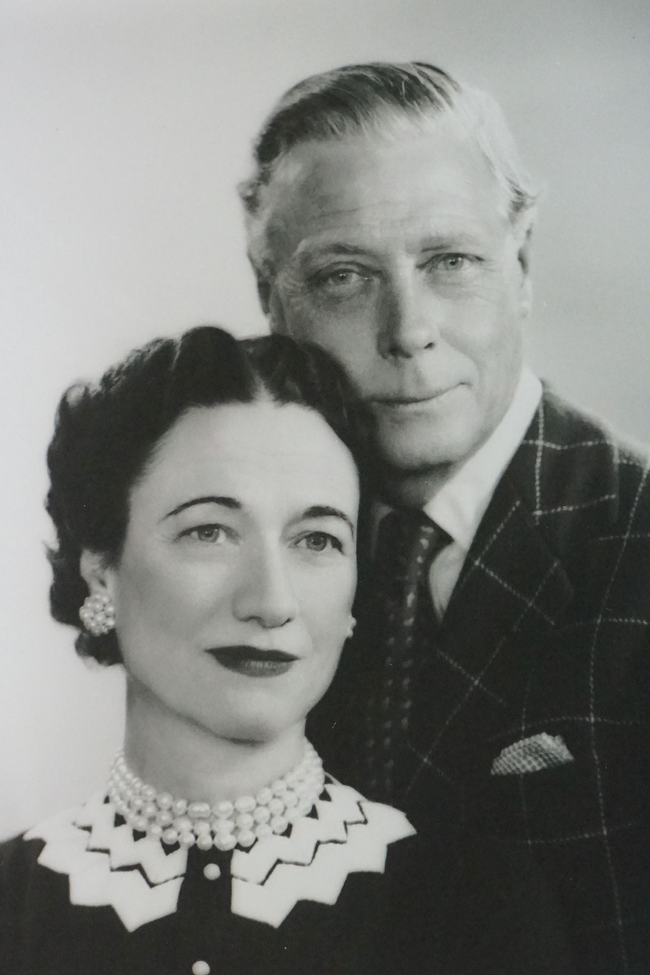 A Edward Duke of Windsor and Wallis Simpson autograph together with Black & White photograph. - Image 3 of 9