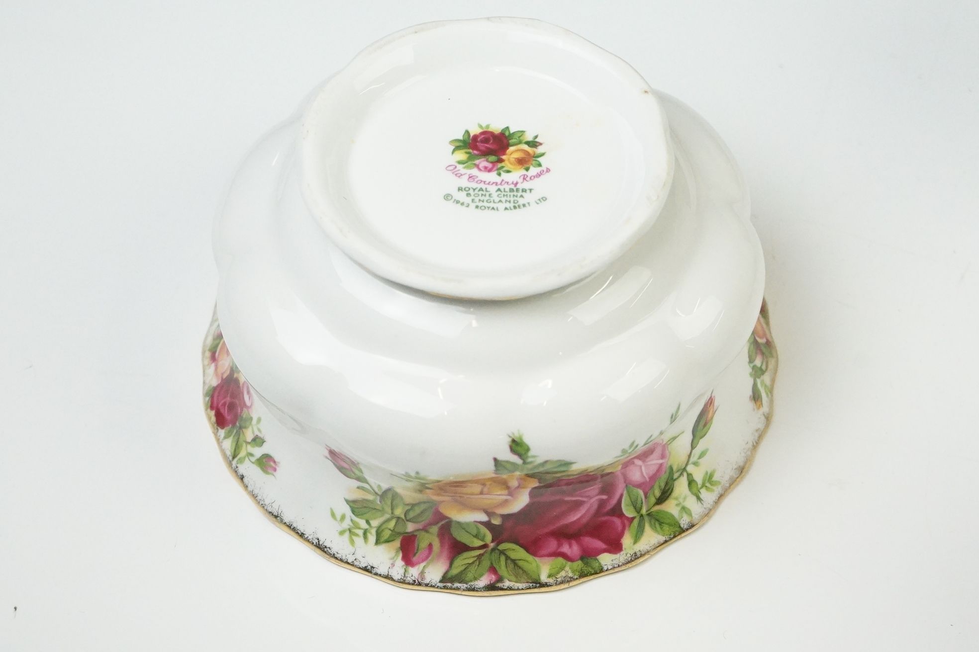 Royal Albert ' Old Country Roses ' pattern tea set for six, to include teapot & cover, 6 teacups, - Image 3 of 22