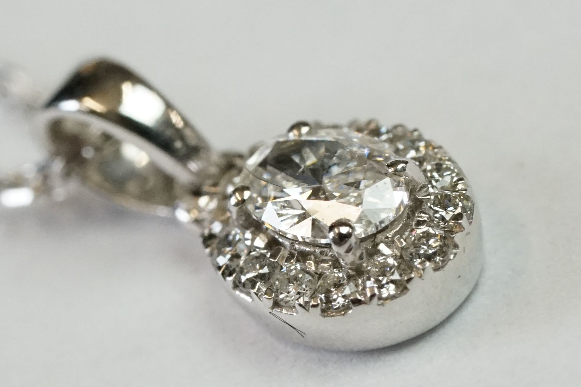 18ct White Gold Diamond Pendant of 25 points approx. total on gold chain - Image 3 of 11