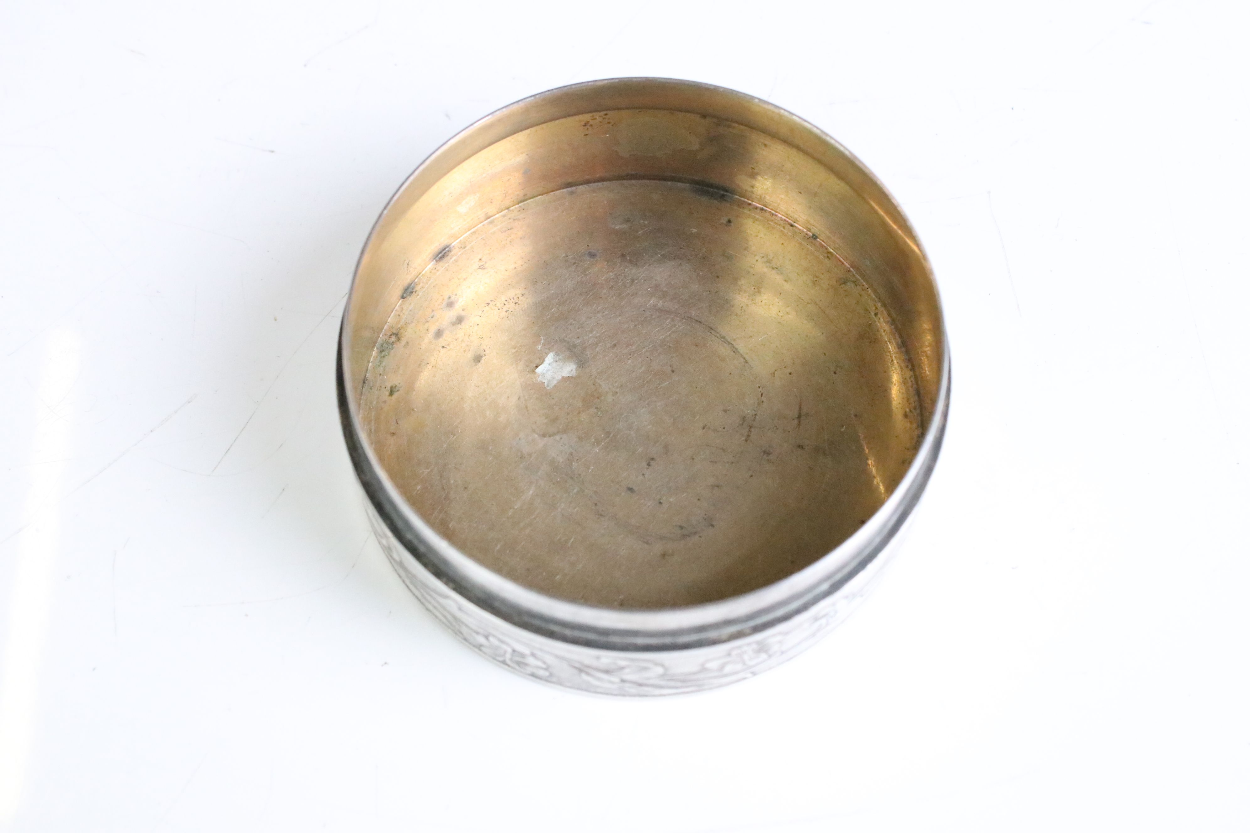 A vintage white metal powder jar with figural decoration to the lid and foliate decoration to the - Image 5 of 7