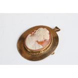 A fully hallmarked 9ct gold cameo pendant / brooch.