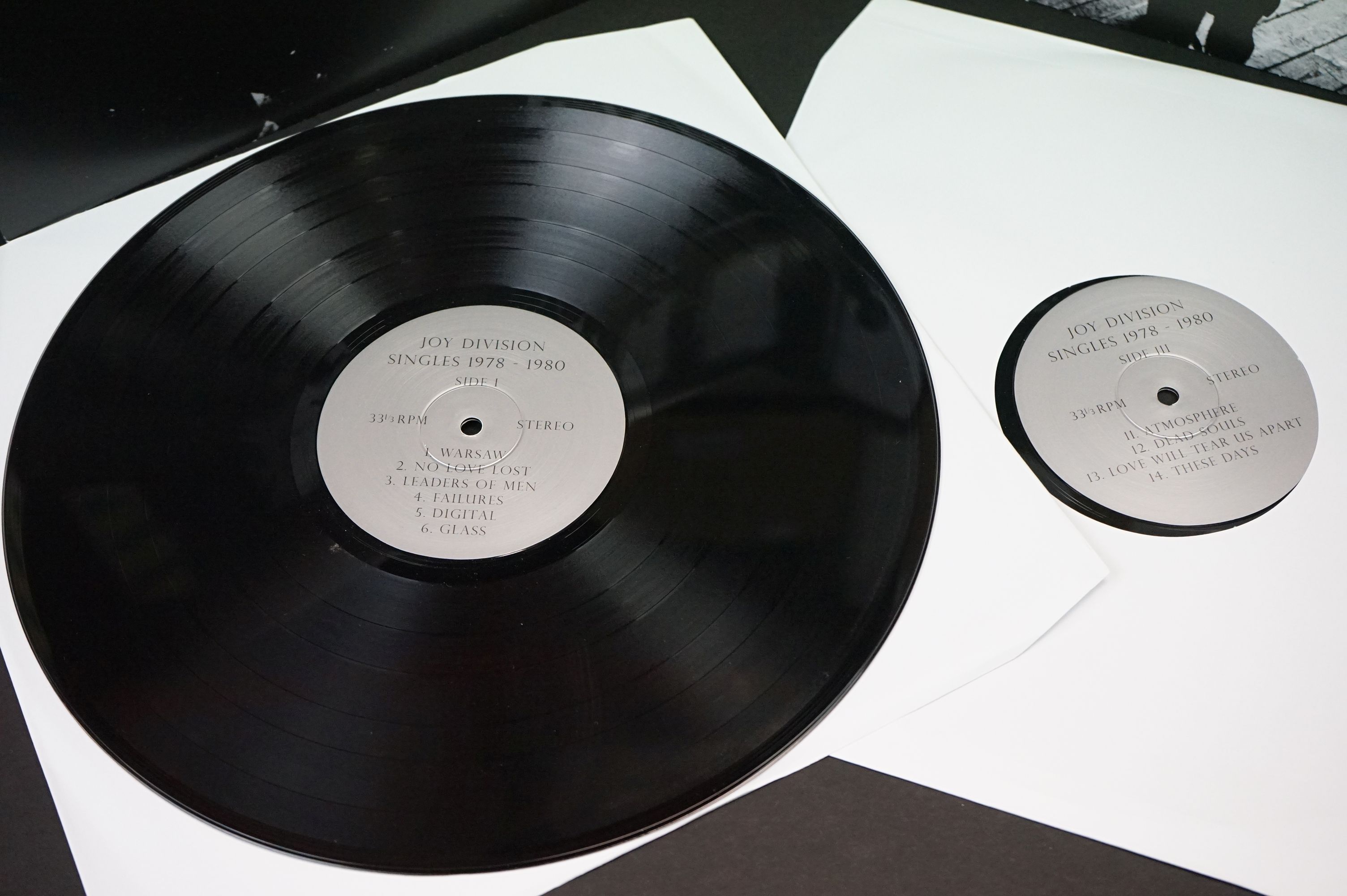 Vinyl – 2 rare Joy Division private pressing albums to include Joy Division – Komackino (Original - Image 10 of 12