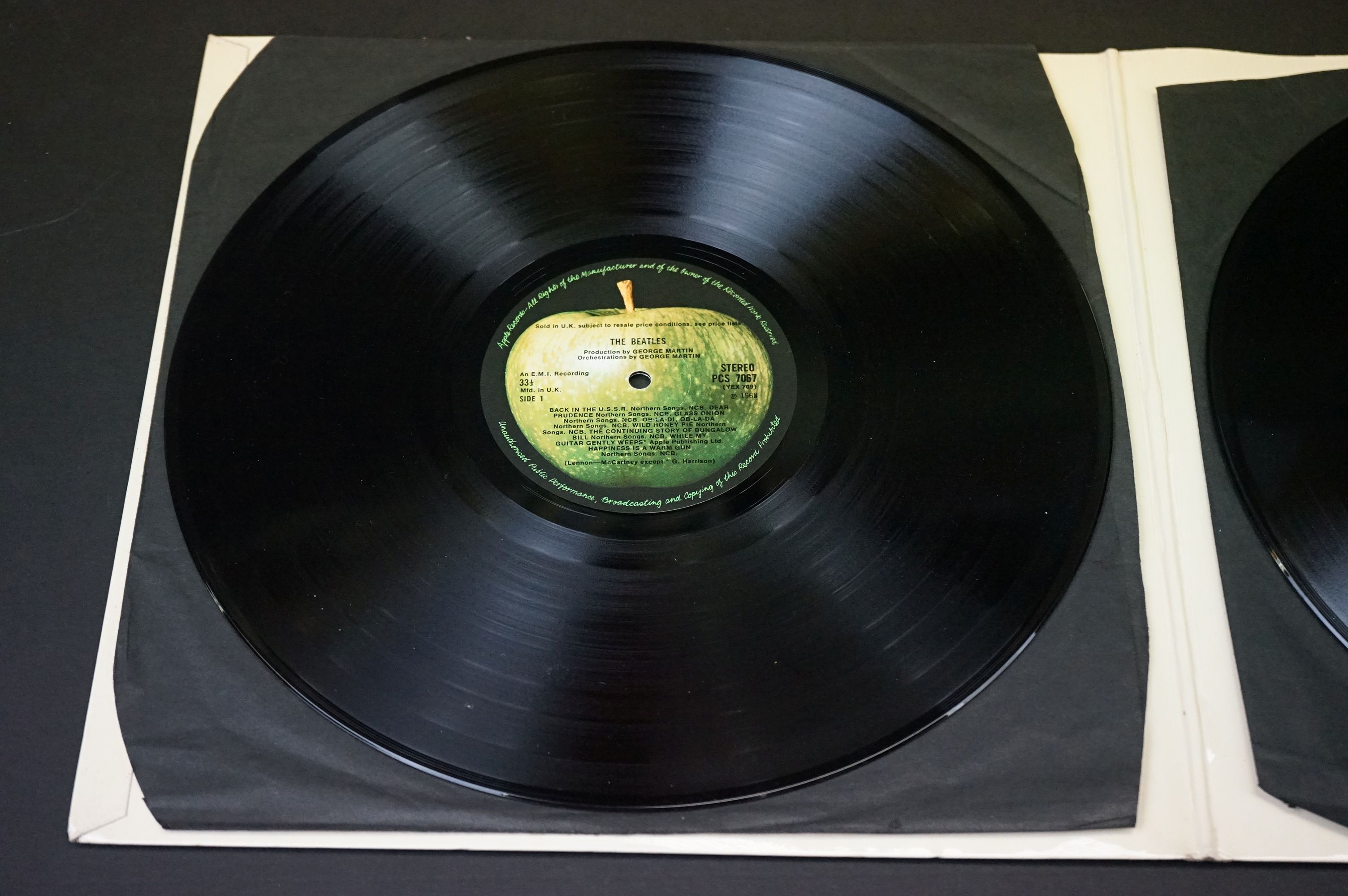 Vinyl - The Beatles White Album PCS 7067/8 low number 0016236. 4 photos and poster present. Sleeve - Image 6 of 9