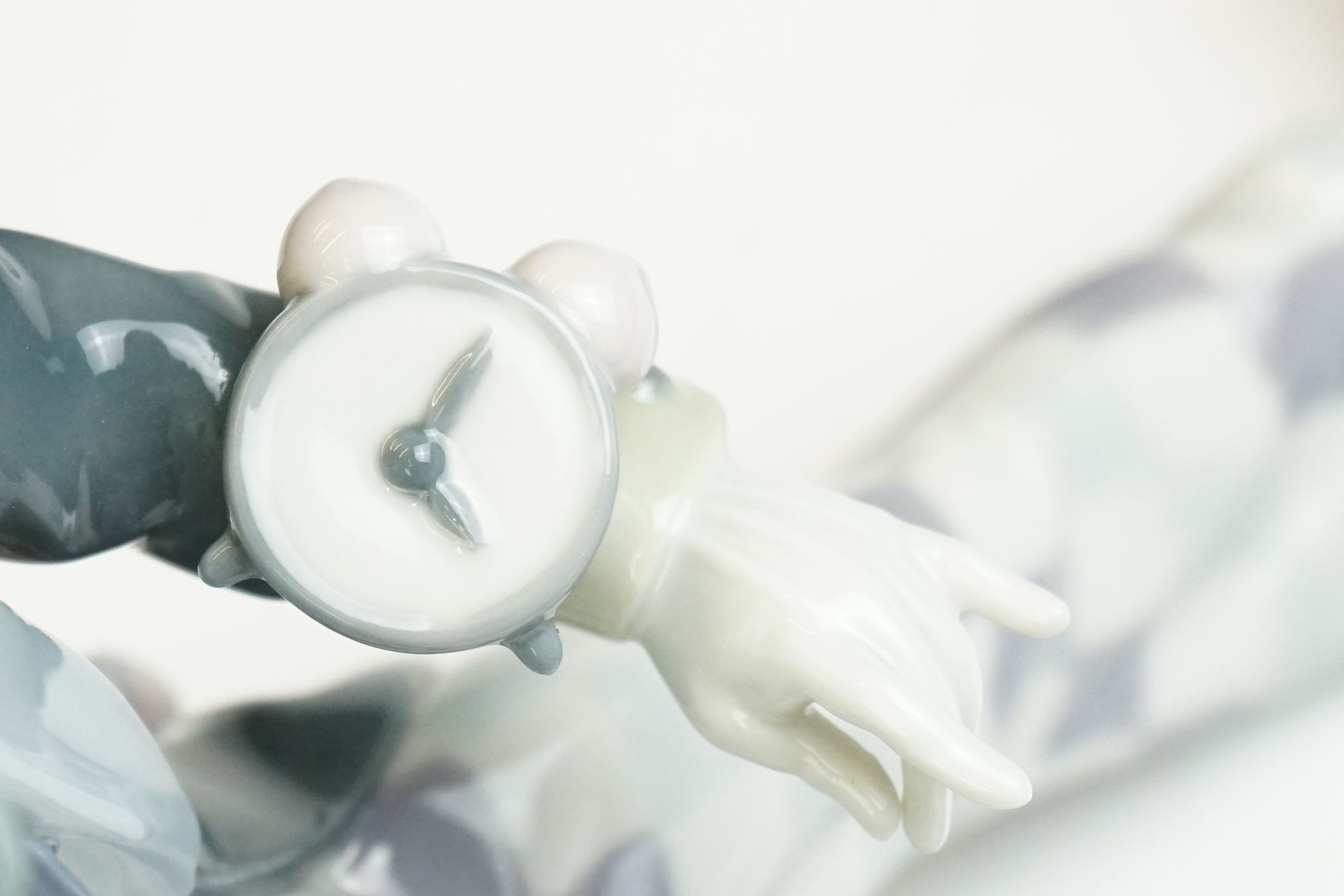 Lladro ' Checking The Time ' porcelain clown figure, model no. 5762, 24cm tall - Image 7 of 9