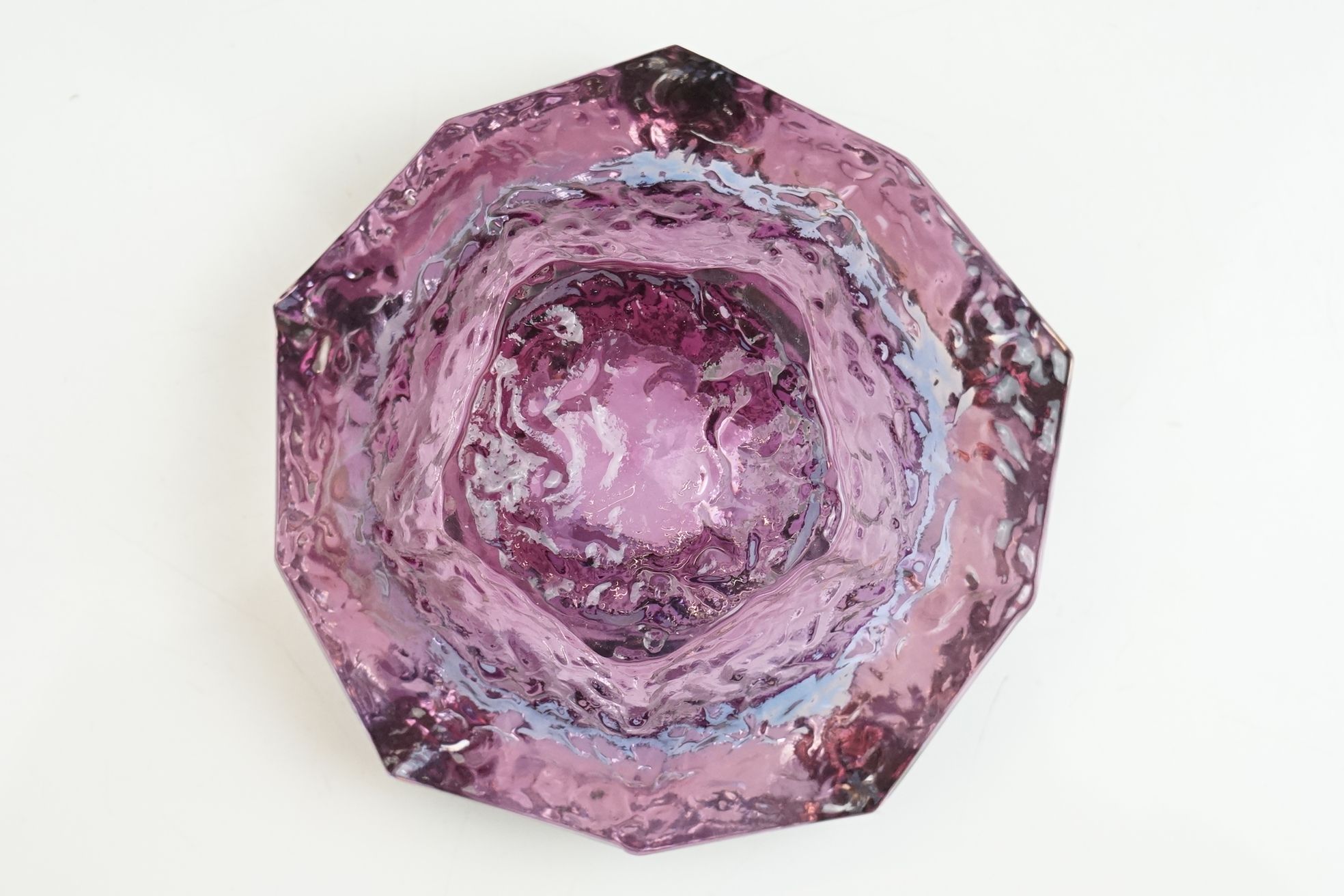 Two Murano textured glass ashtrays to include a faceted geometric example in an amethyst - Image 5 of 17