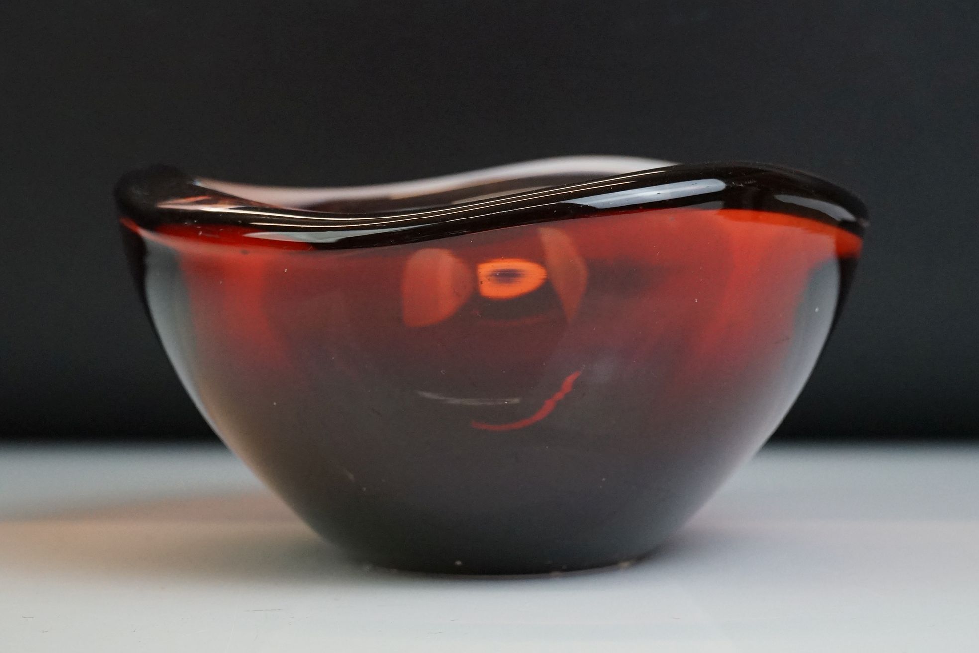 Whitefriars Green Glass Bubble Control Lipped Bowl, 10cm diameter together with two Red Glass Bowls - Image 2 of 15