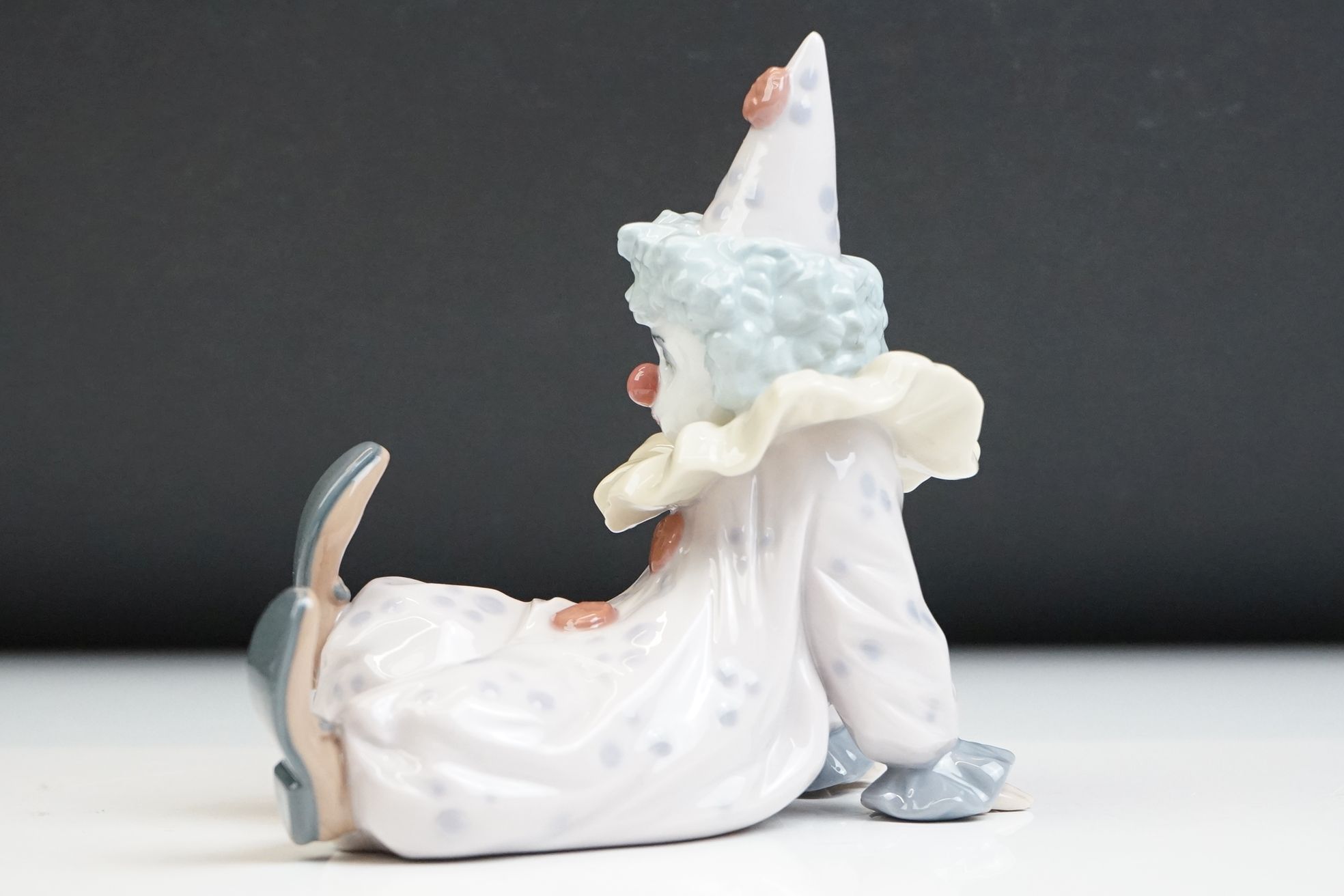 Three Lladro porcelain clown figures to include 5277 Pierrot With Puppy, 5812 Tired Friend and - Image 6 of 15