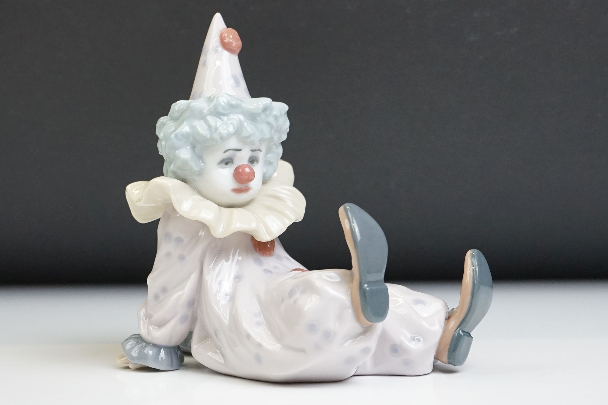 Three Lladro porcelain clown figures to include 5277 Pierrot With Puppy, 5812 Tired Friend and - Image 5 of 15