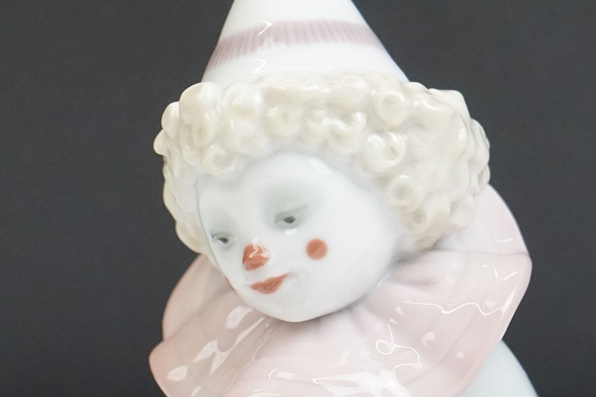 Three Lladro porcelain clown figures to include 5277 Pierrot With Puppy, 5812 Tired Friend and - Image 10 of 15