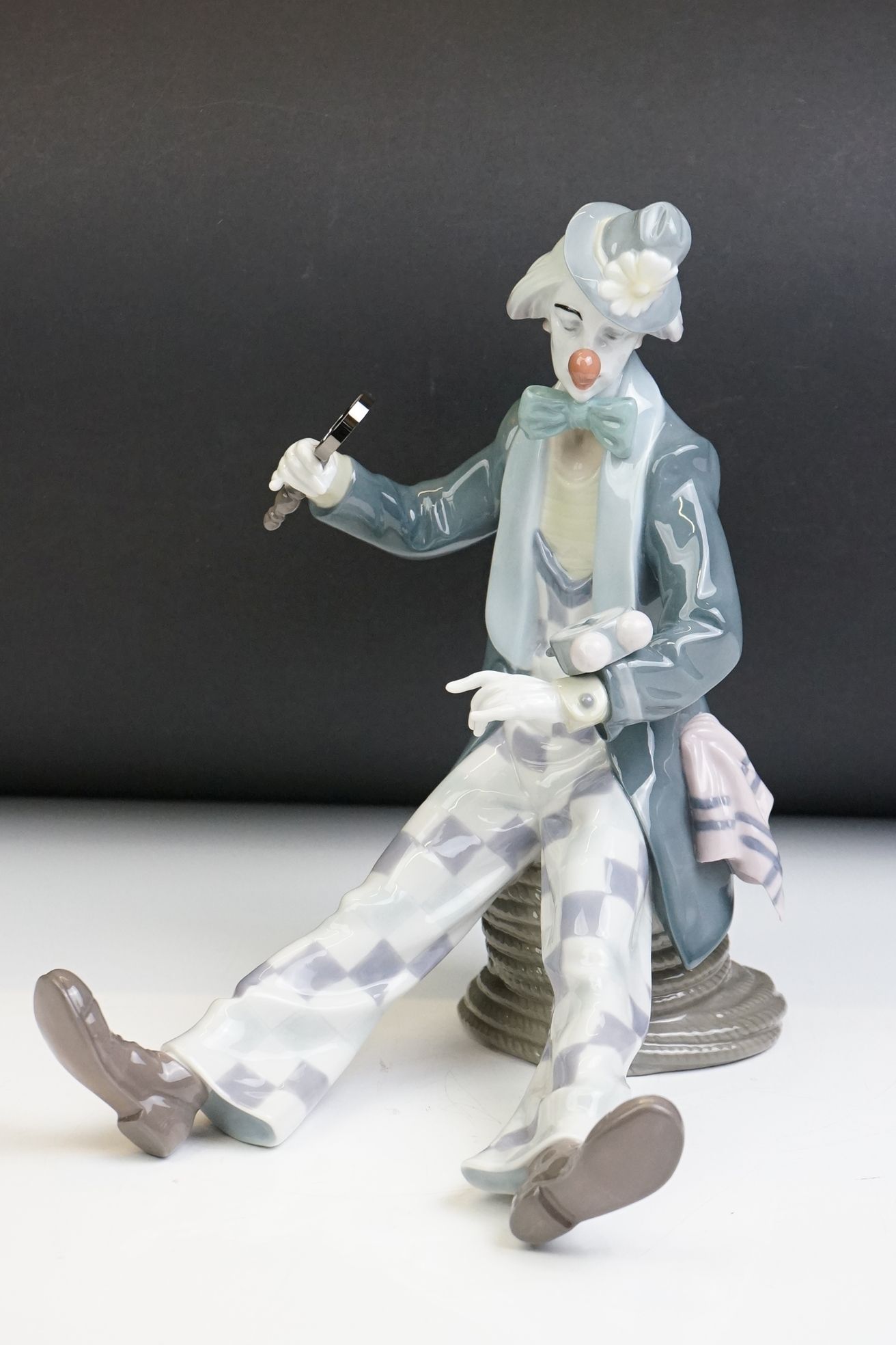 Lladro ' Checking The Time ' porcelain clown figure, model no. 5762, 24cm tall