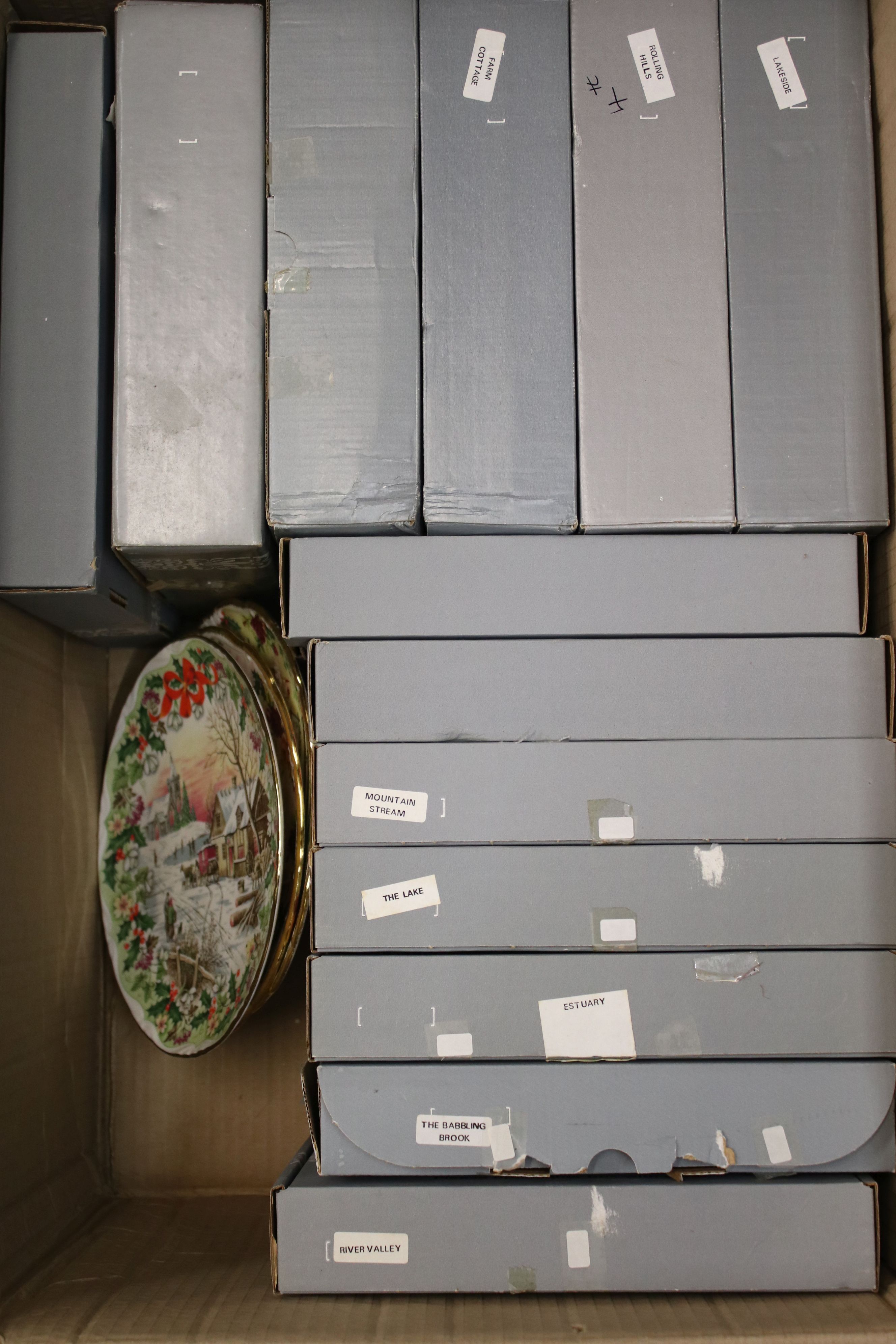 Twenty Boxed Wedgwood Collector's Plates together with Nine Boxed Royal Albert Collector's Plates - Image 8 of 9