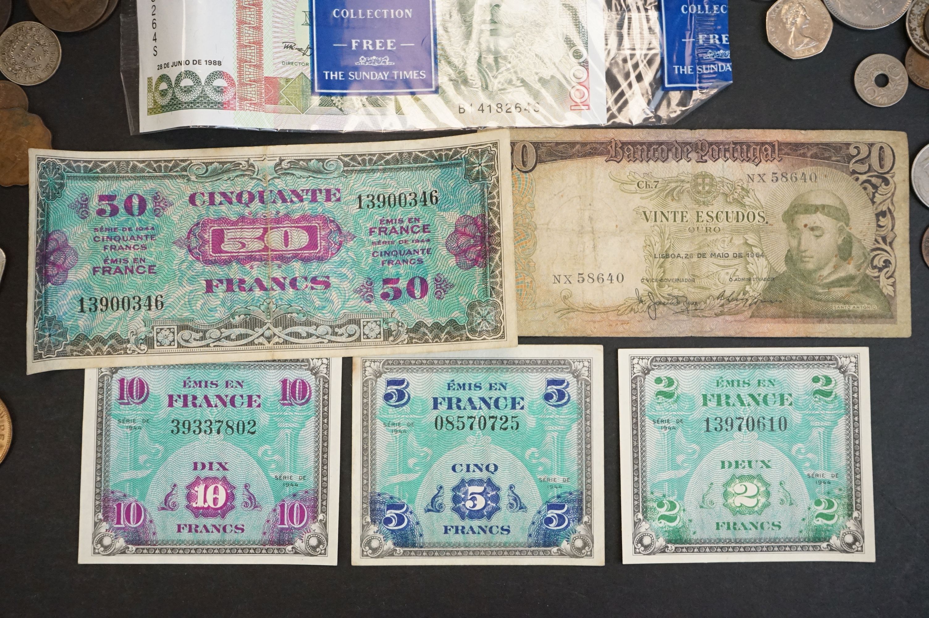 A small collection of British and foreign coins and banknotes to include commemorative crowns, pre - Image 5 of 11
