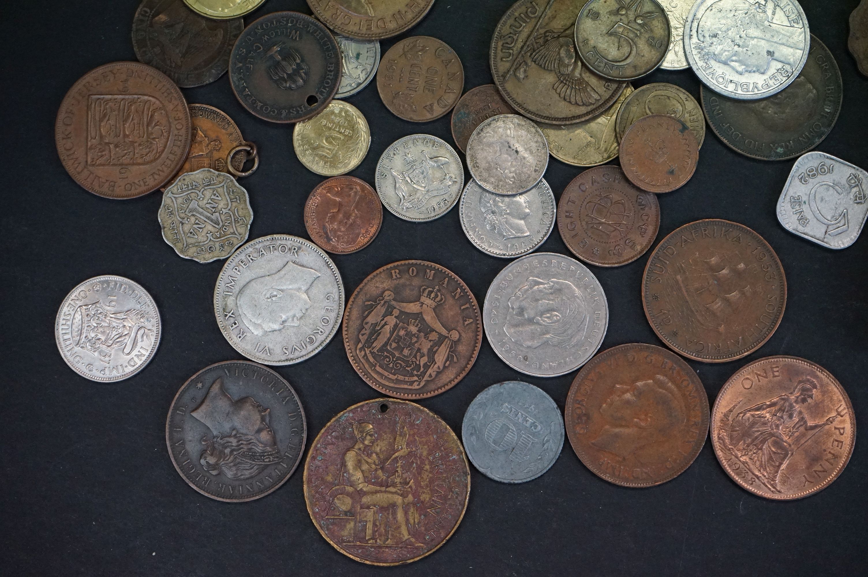 A small collection of British and foreign coins and banknotes to include commemorative crowns, pre - Image 11 of 11