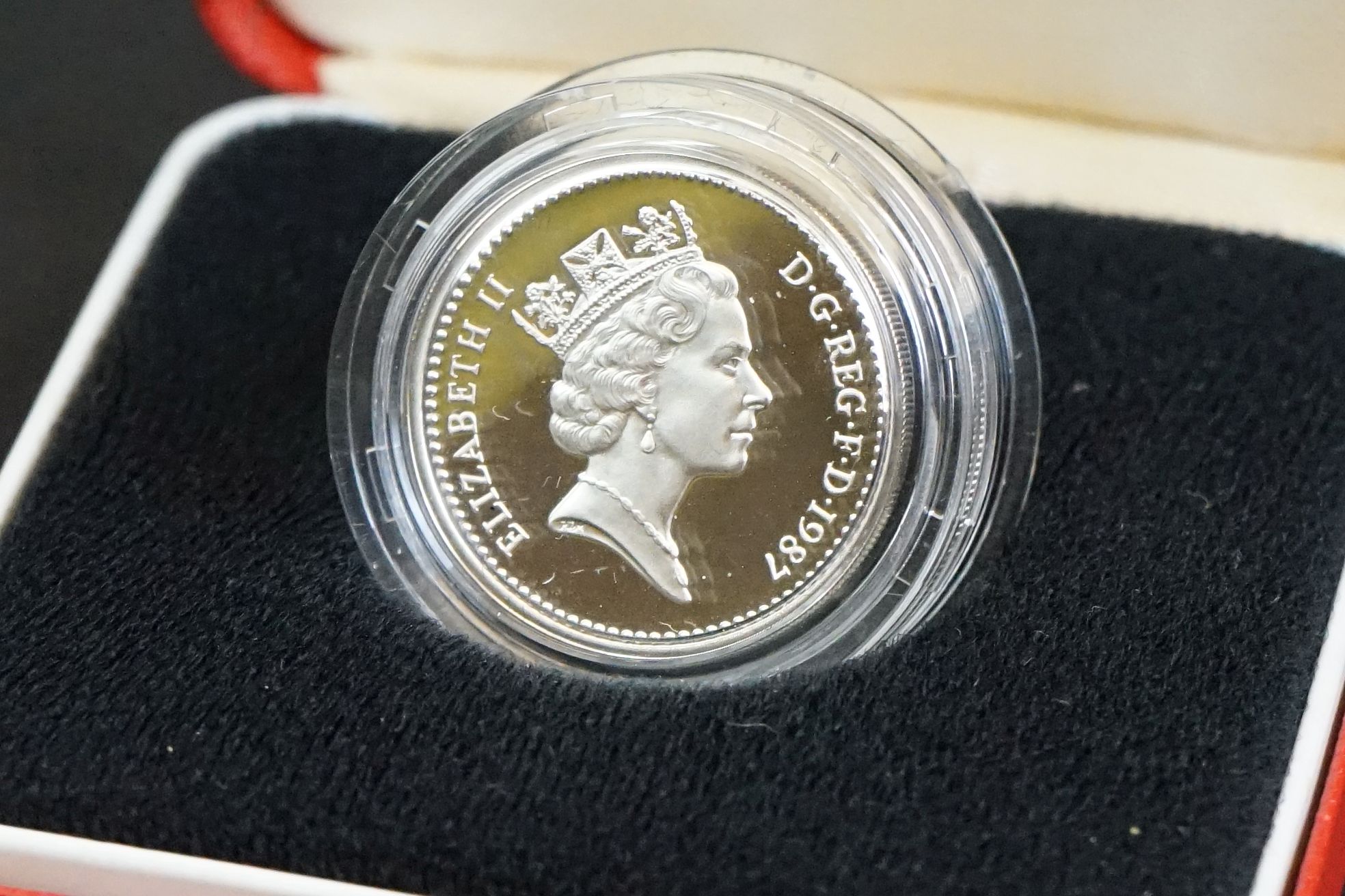 A collection of four Royal Mint United Kingdom silver proof £1 / one pound coins to include 1986, - Image 8 of 10