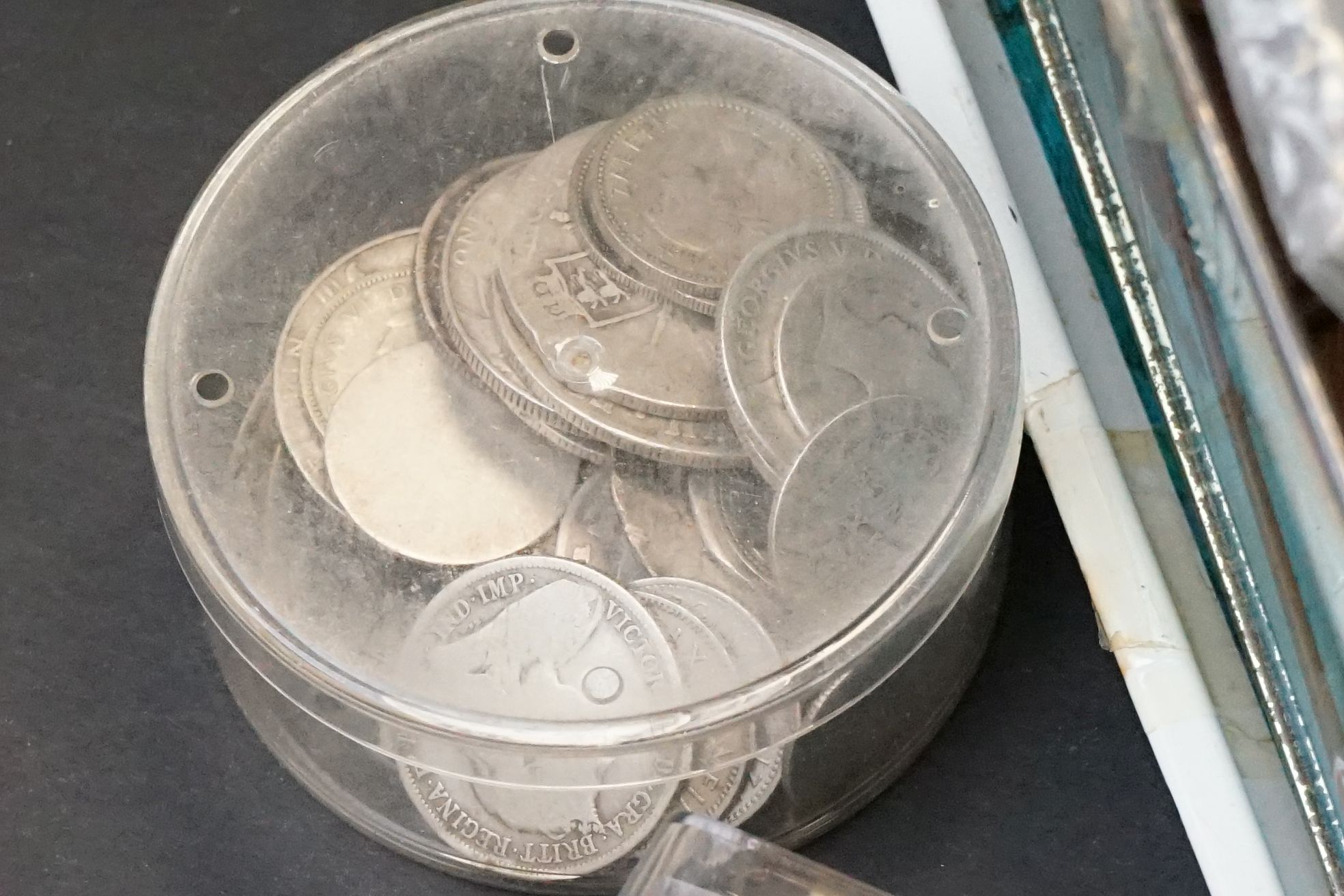 A collection of mixed British and foreign coins and banknotes to include a quantity of pre 1920 - Image 10 of 12