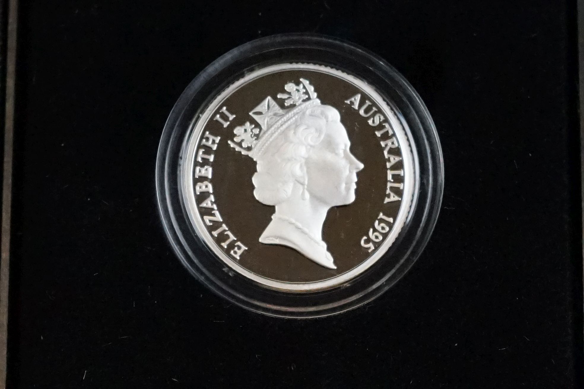 A collection of five cased silver proof coins to include the 2012 Queens Diamond Jubilee crown, 1995 - Image 11 of 13