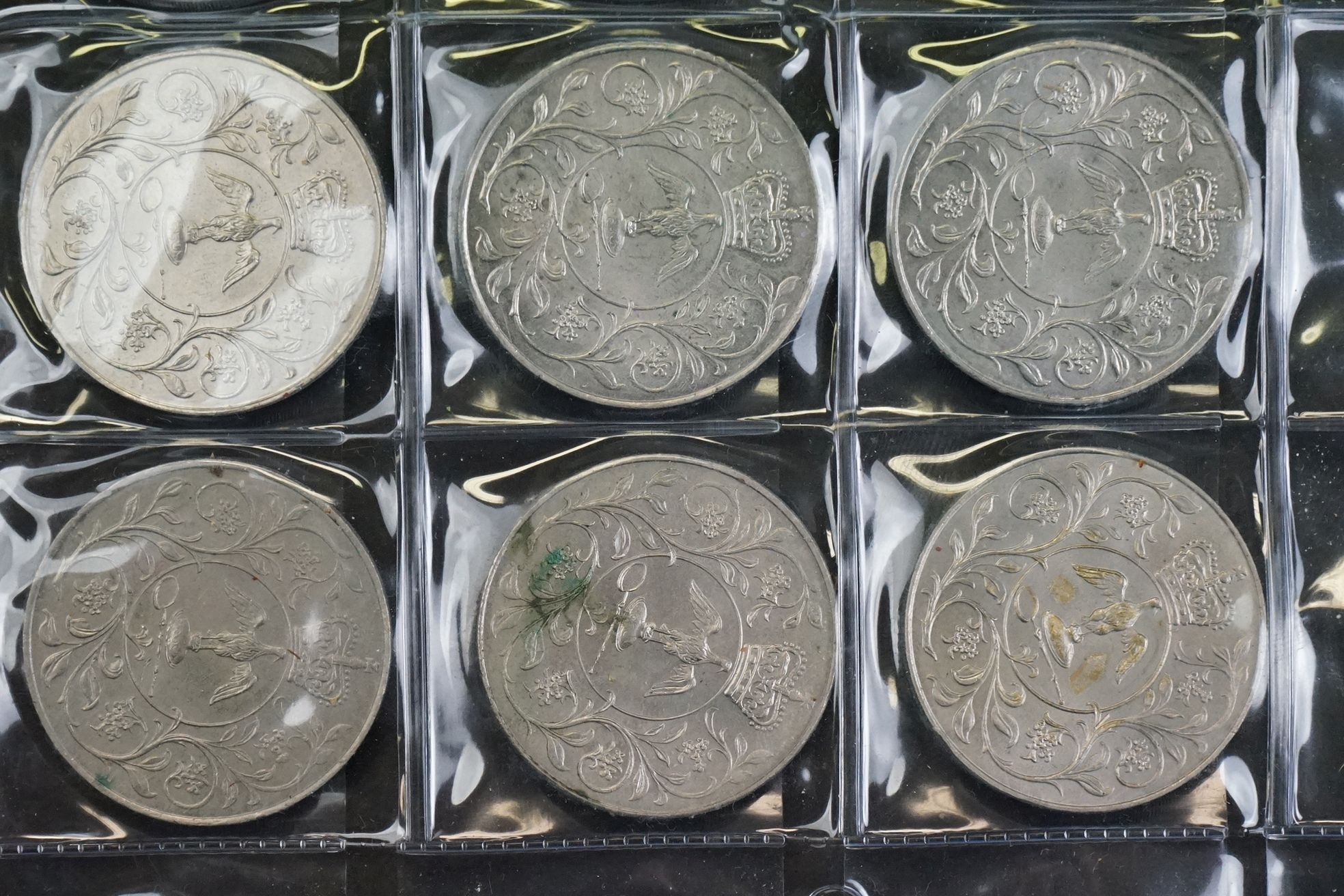 A large collection of mixed coins to include British pre decimal and foreign examples, commemorative - Image 21 of 22