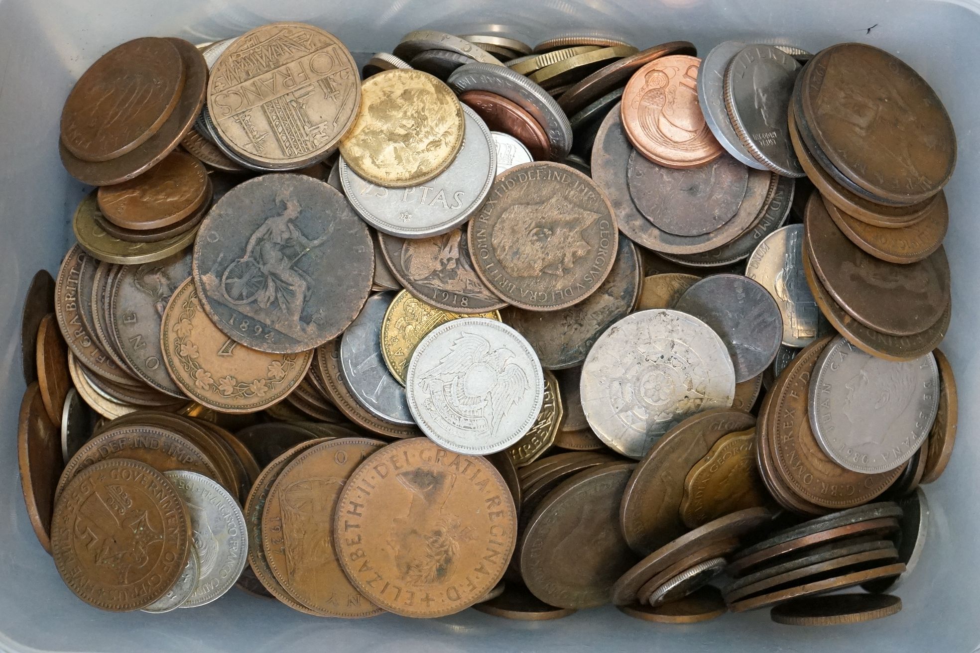 A large collection of mixed coins to include British pre decimal and foreign examples, commemorative - Image 3 of 22