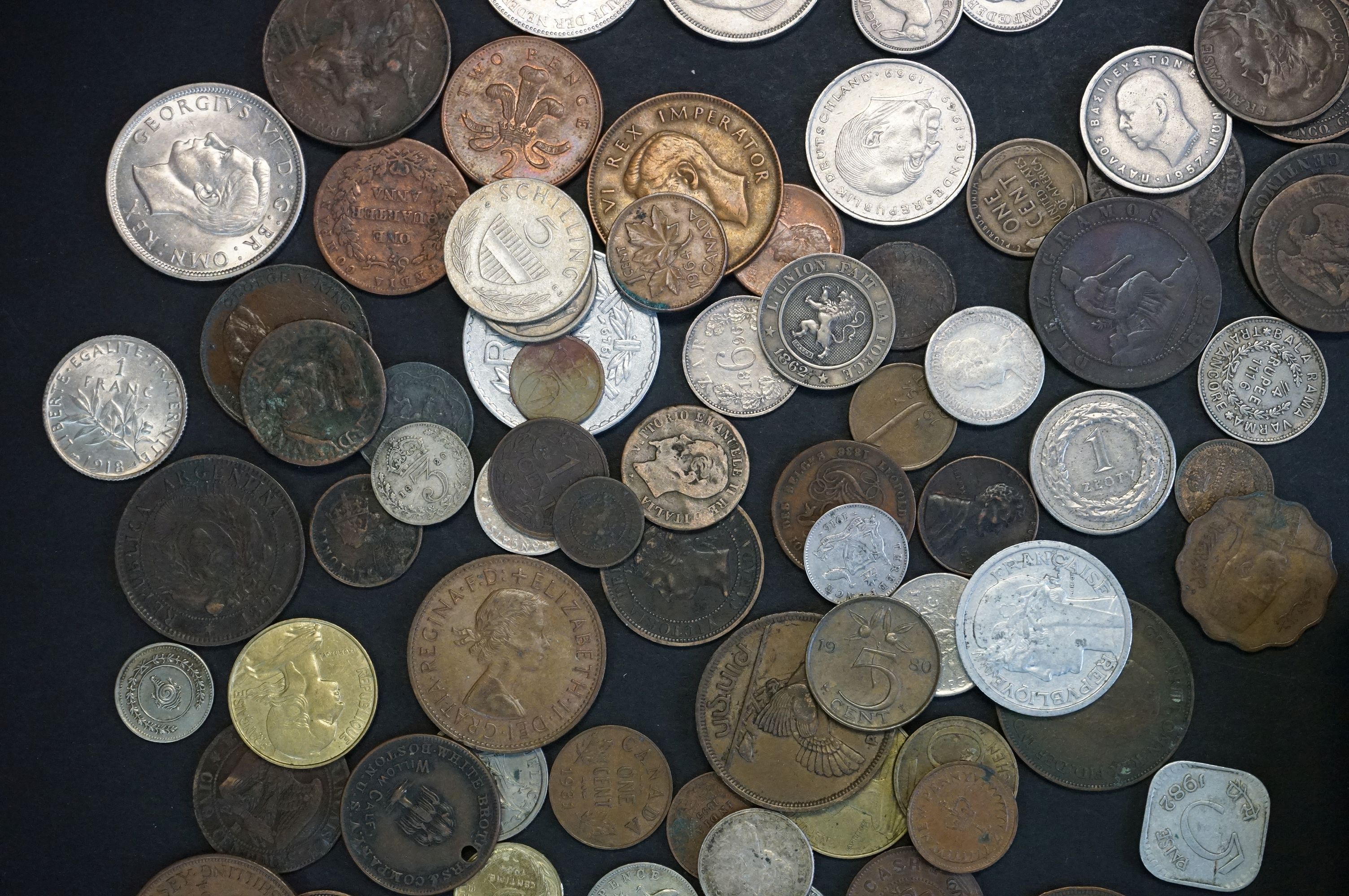 A small collection of British and foreign coins and banknotes to include commemorative crowns, pre - Image 10 of 11