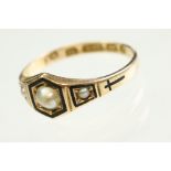 Pearl and black enamelled 15ct gold mourning ring, three pearls, enamelled border and cross motif to