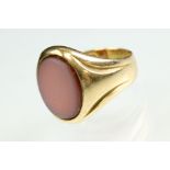 Victorian carnelian 18ct yellow gold signet ring, the oval polished carnelian stone measuring approx